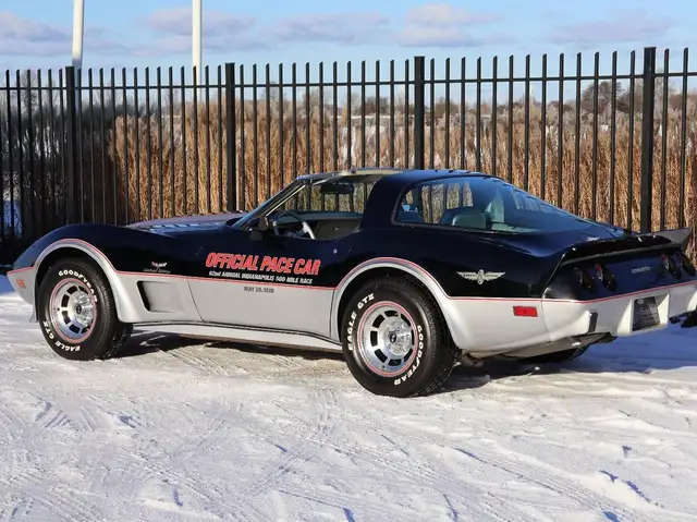Chevrolet Corvette view 6