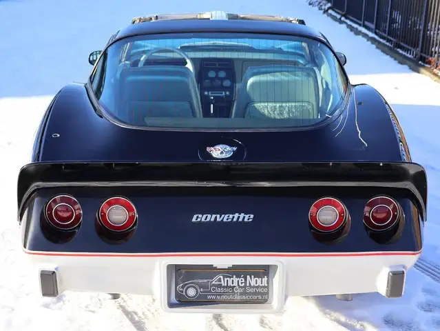 Chevrolet Corvette view 9