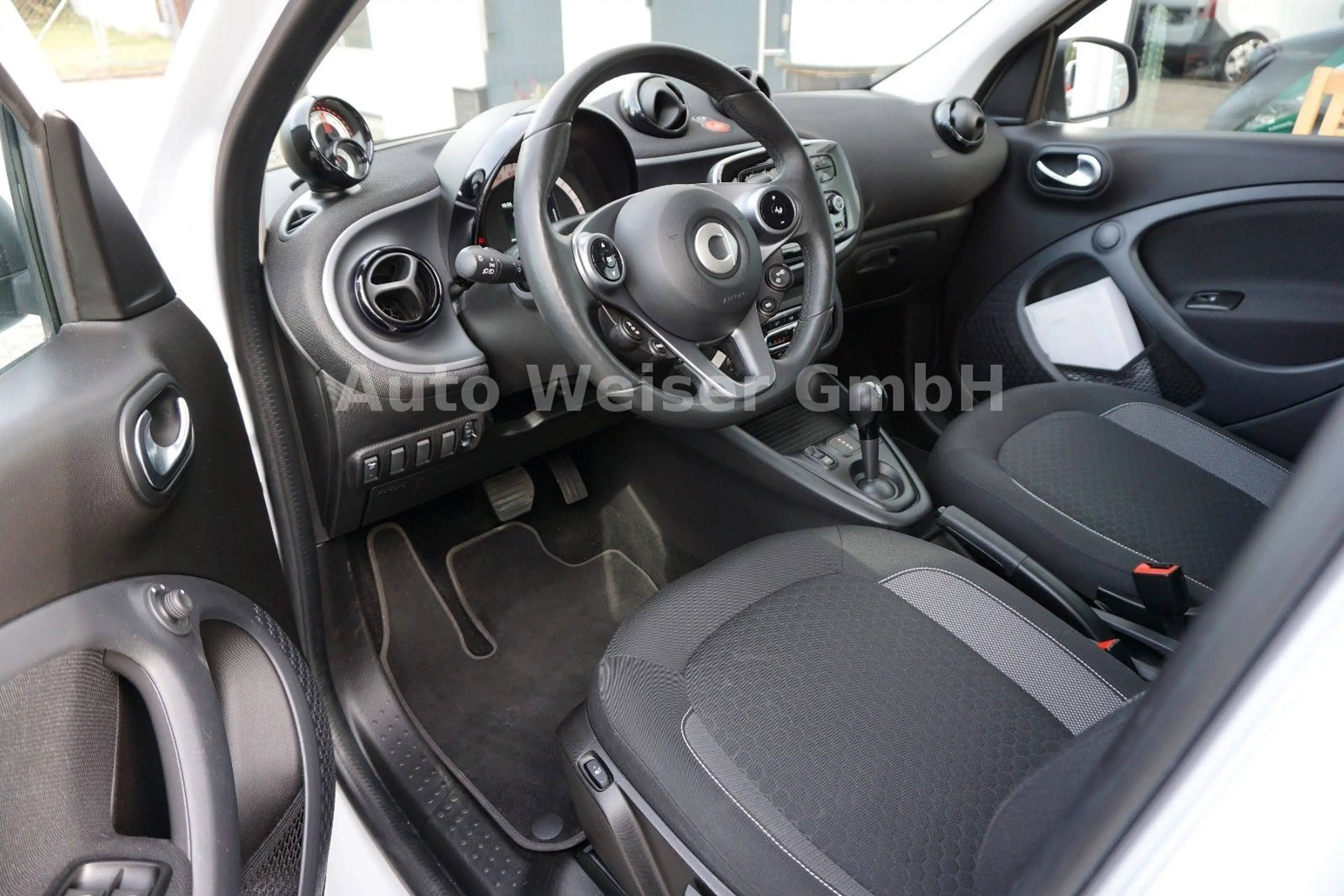 smart forFour electric drive / EQ — photo 11