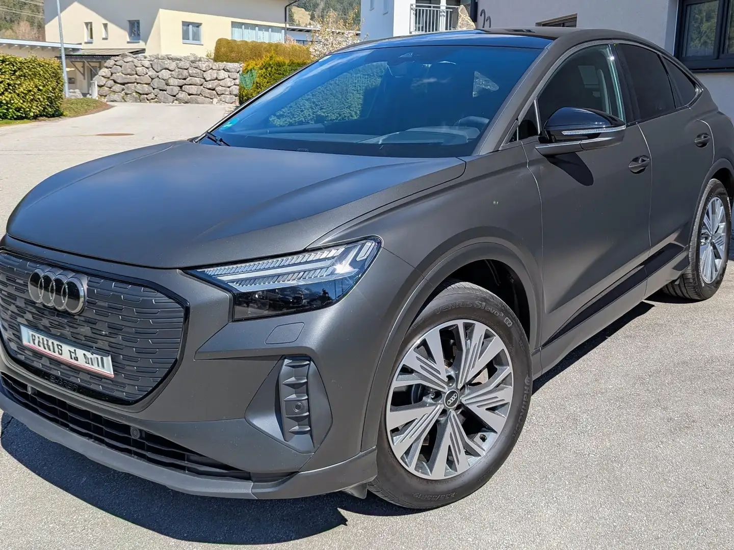 Audi Q4 e-tron Sportback / S-line Schwarz - 1