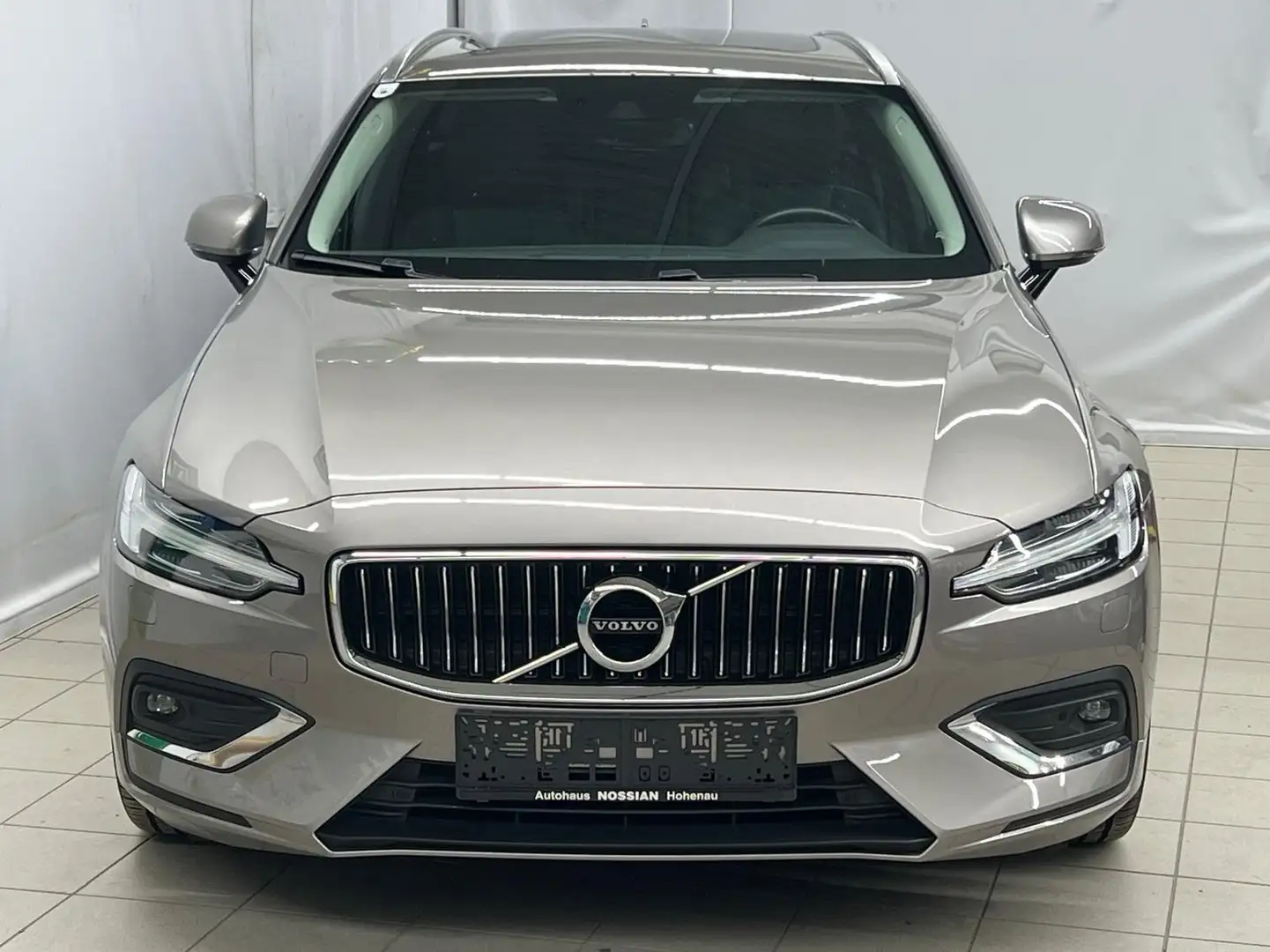 Volvo V60 Inscription Grau - 2