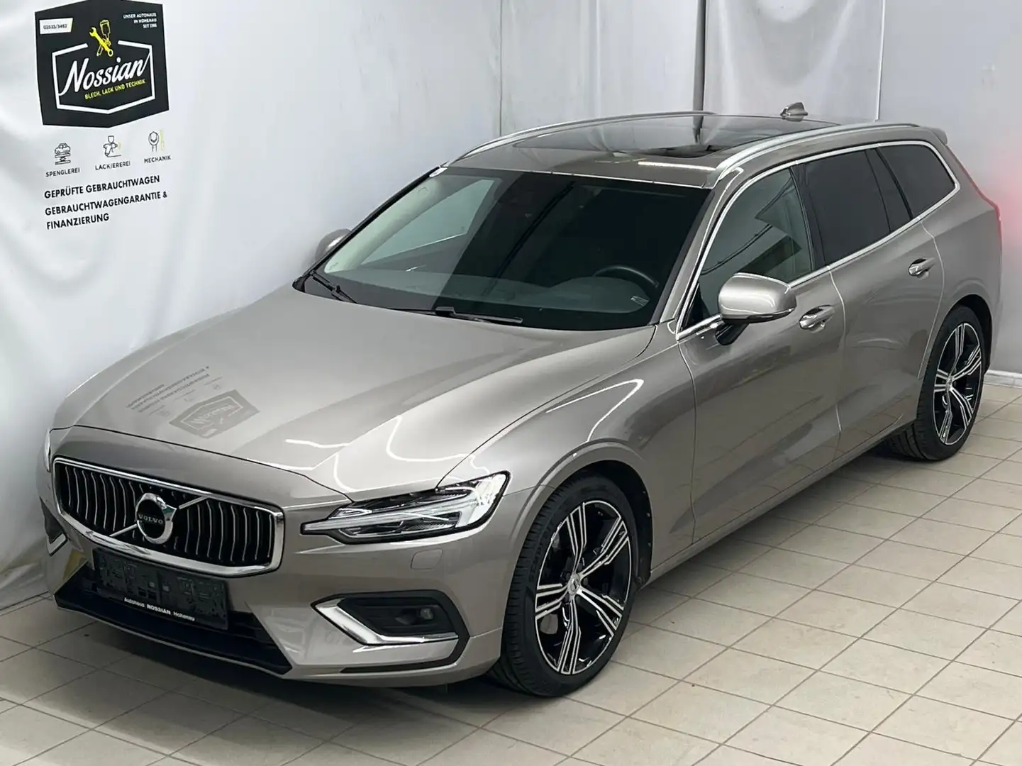Volvo V60 Inscription Grau - 1
