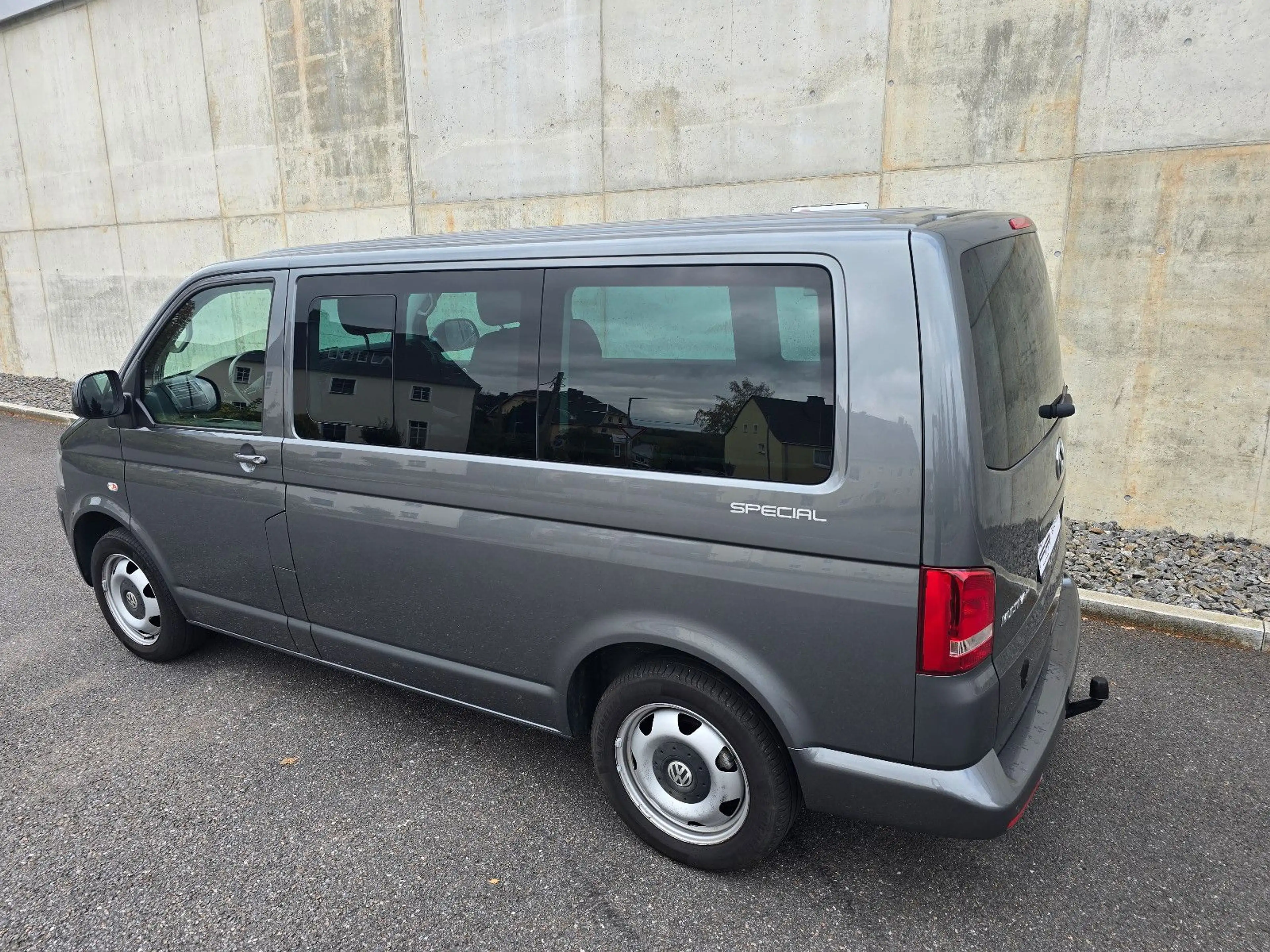 Volkswagen T5 Multivan 2.0 TDI special 4motion 140 PS — photo 11