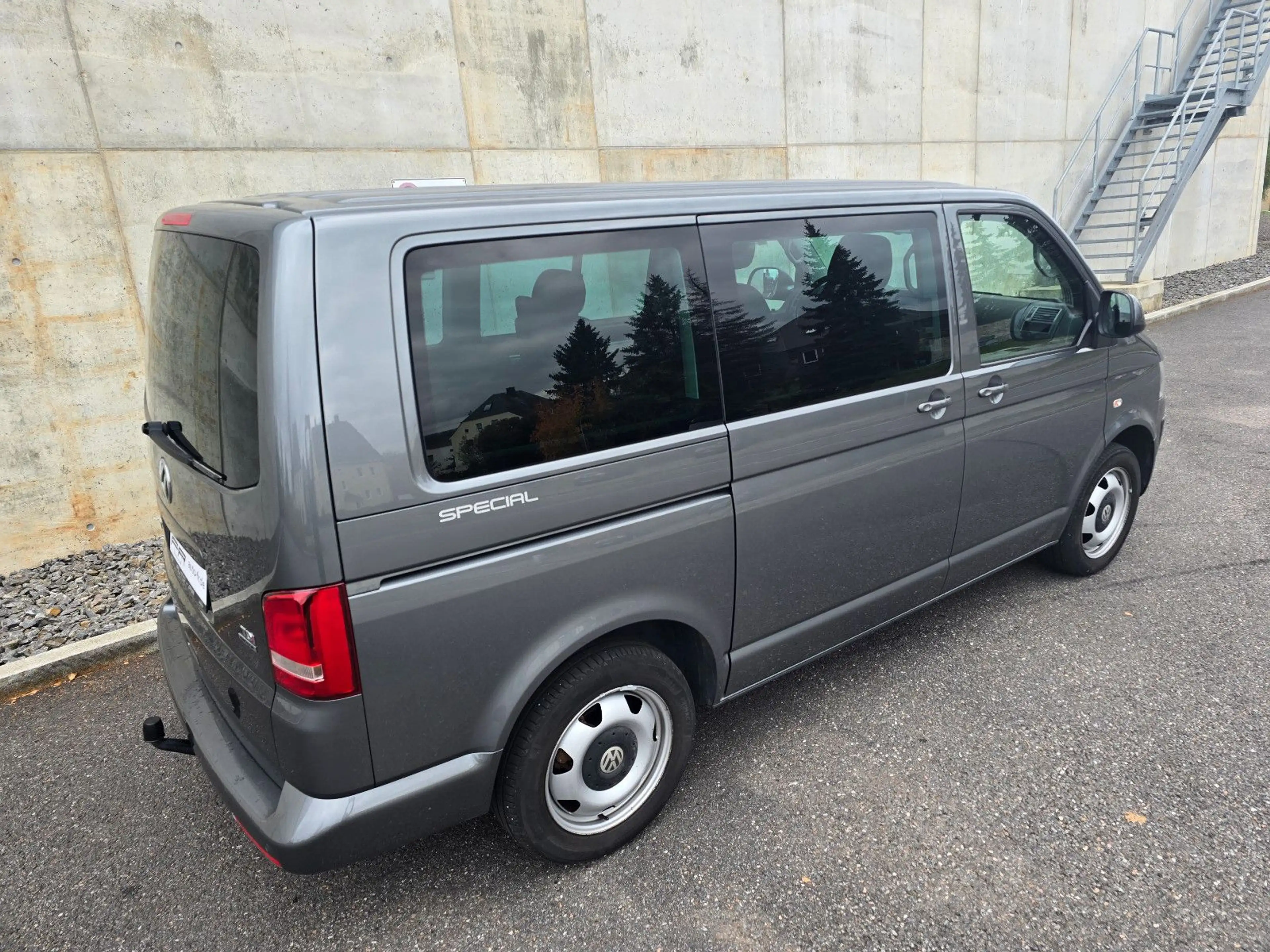 Volkswagen T5 Multivan 2.0 TDI special 4motion 140 PS — photo 12