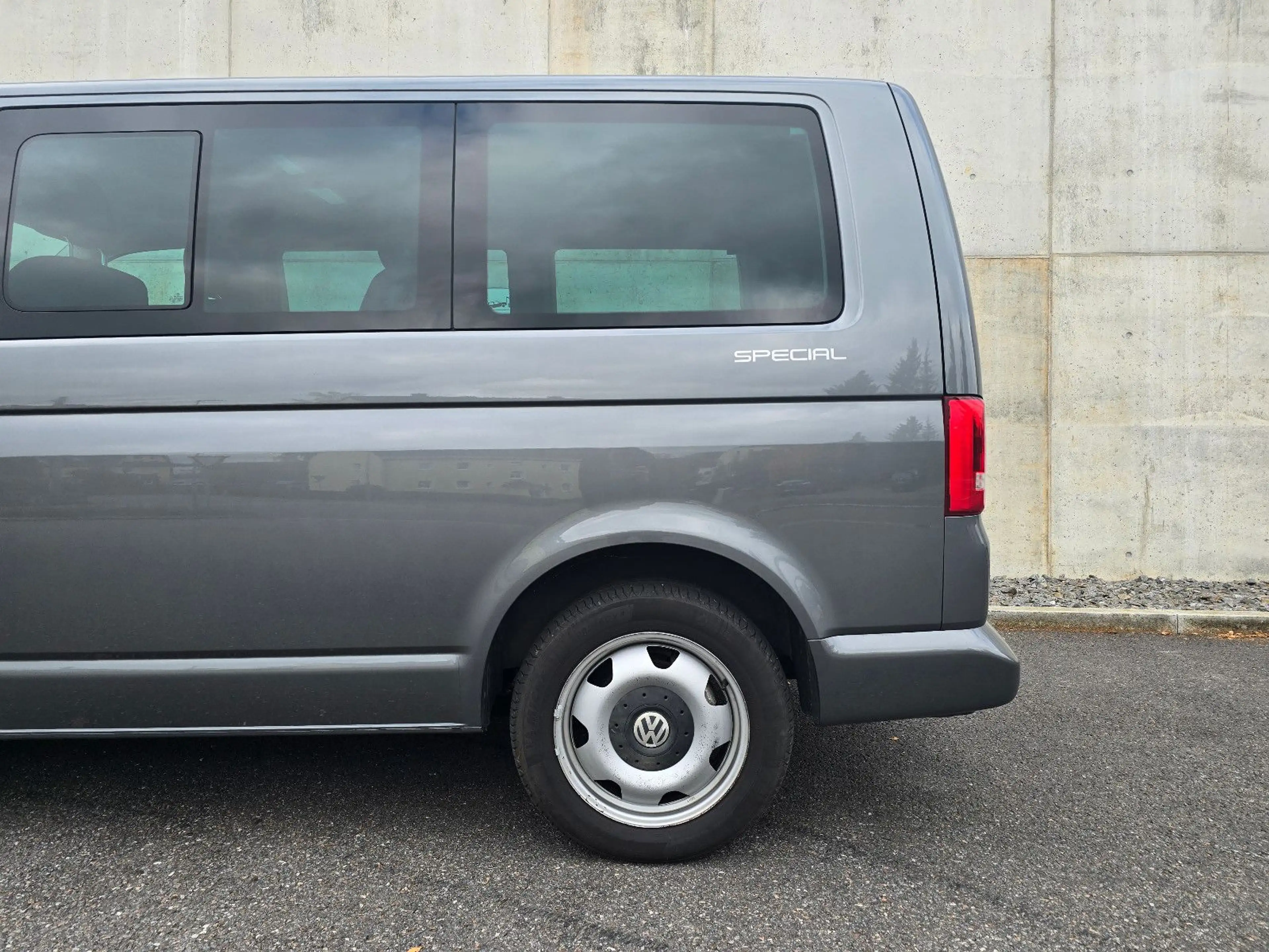 Volkswagen T5 Multivan 2.0 TDI special 4motion 140 PS — photo 9