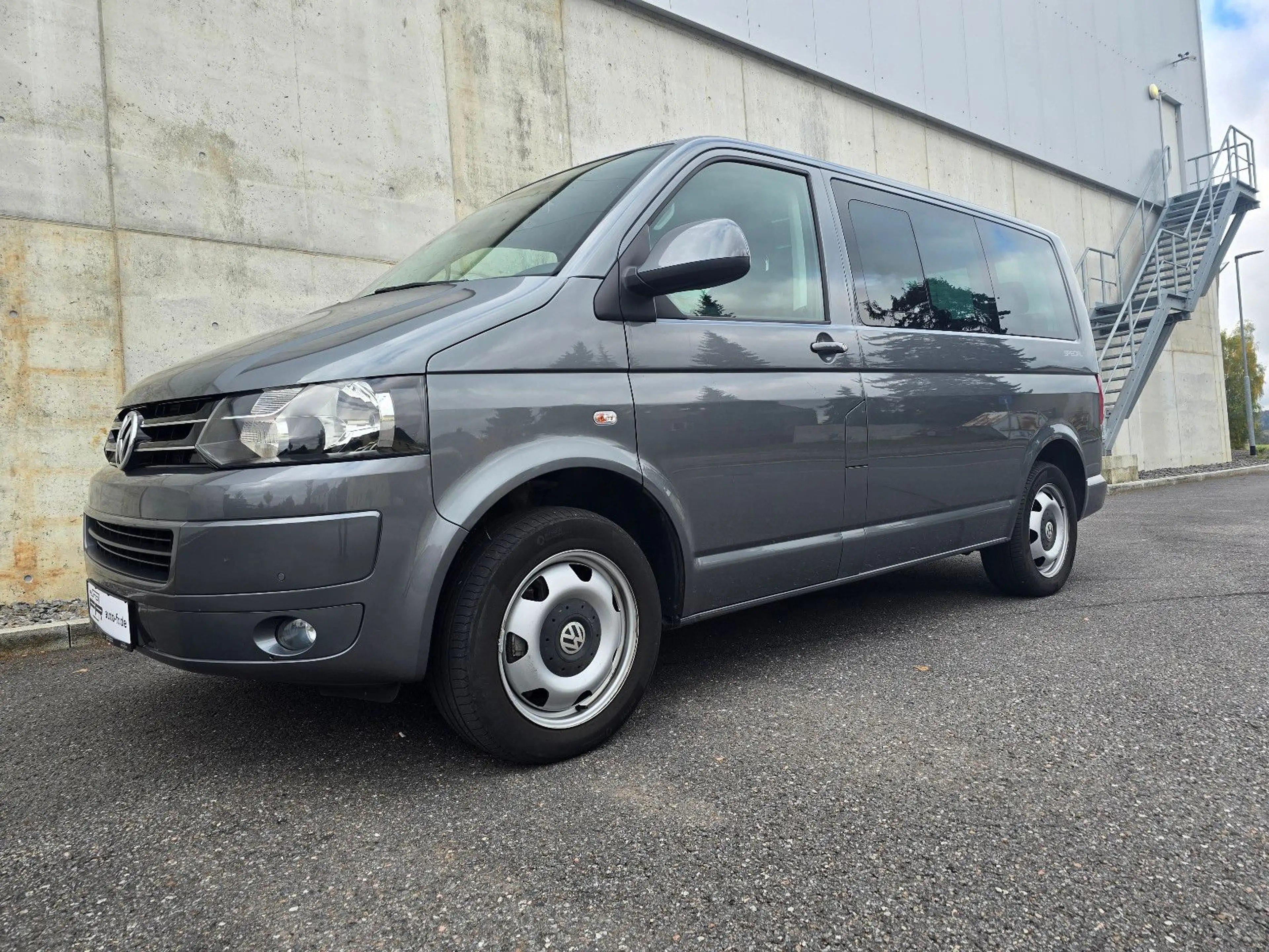 Volkswagen T5 Multivan 2.0 TDI special 4motion 140 PS — photo 5