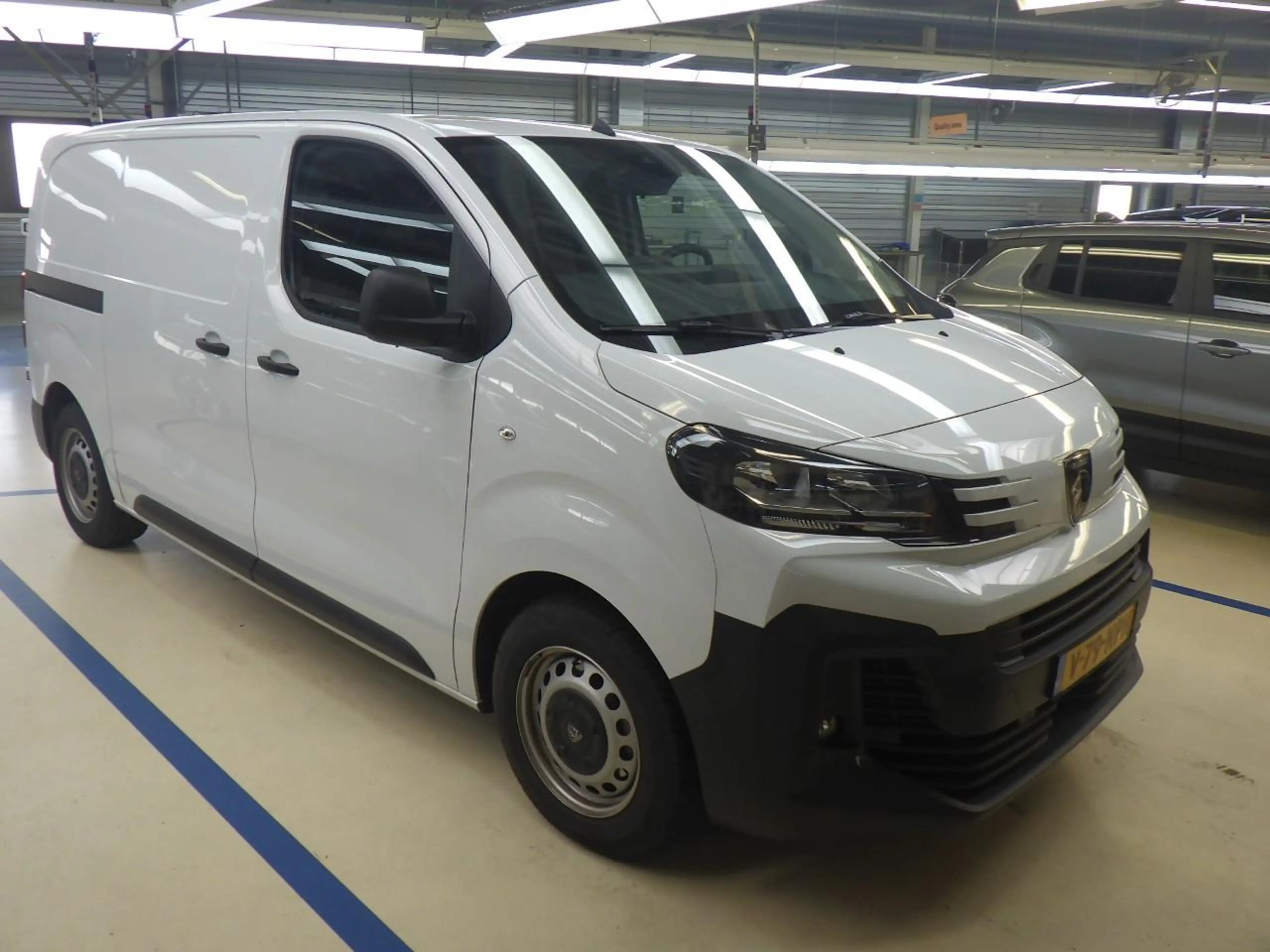 Peugeot e-Expert L2 75 kWh CARPLAY DRAADLOOS | TOT 8 JAAR GARANTIE — photo 2