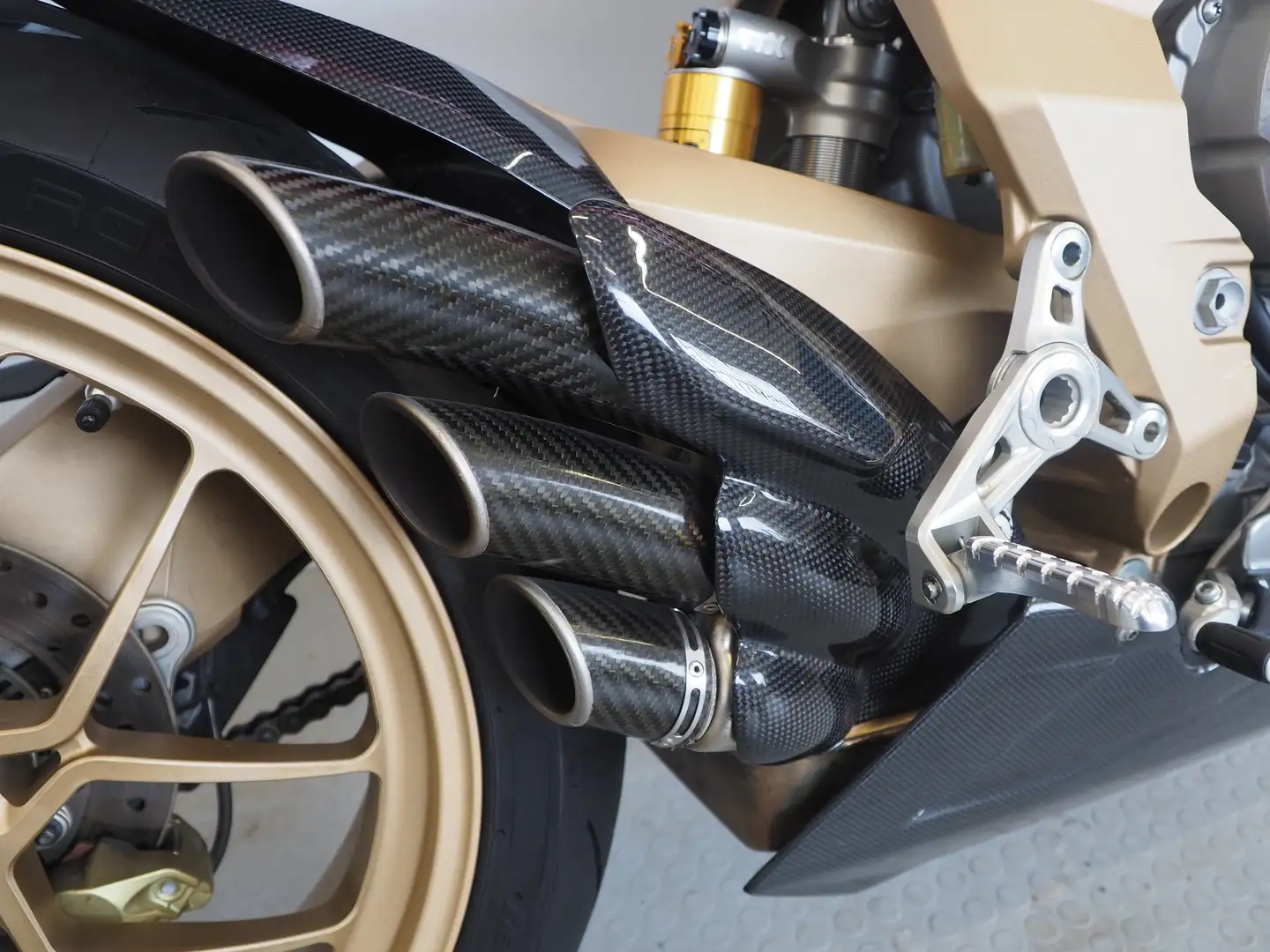 MV Agusta F3 675 Serie Oro Rosso - 2