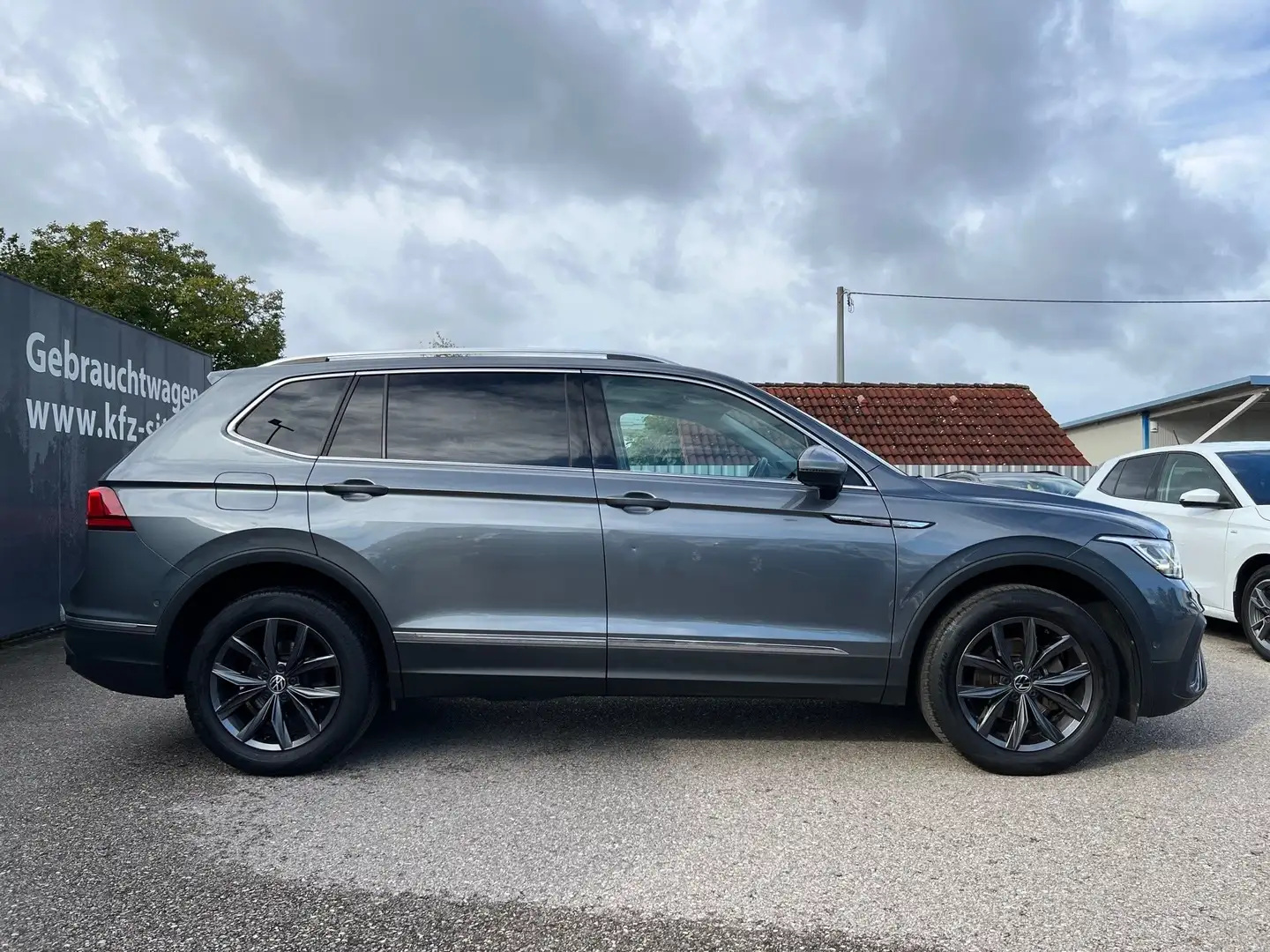 Volkswagen Tiguan Allspace 2,0 TDI DSG Life | NP €58.000 *7 SITZER* Silber - 2