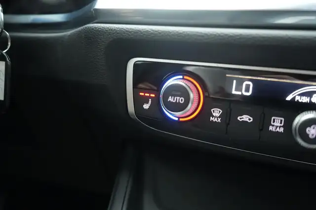 Audi Q3 view 16