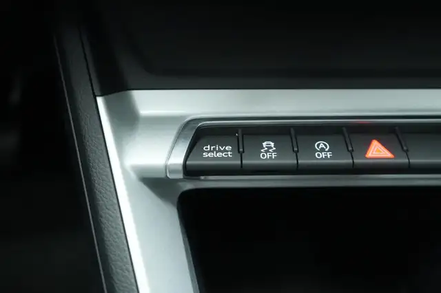 Audi Q3 view 17