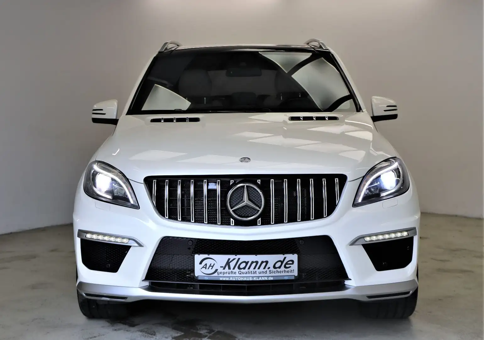 Mercedes-Benz ML 63 AMG 525PS V8 Biturbo 4-Matic Panorama H&K Wit - 2