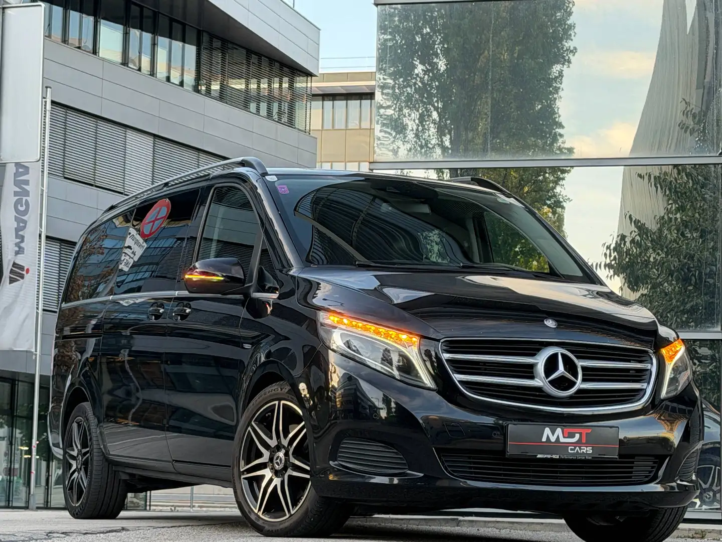 Mercedes-Benz V 250 250d AVANTGARDE 4MATIC lang Aut.|MwsT|AHK|CAM|SZHZG|TEMP Schwarz - 2