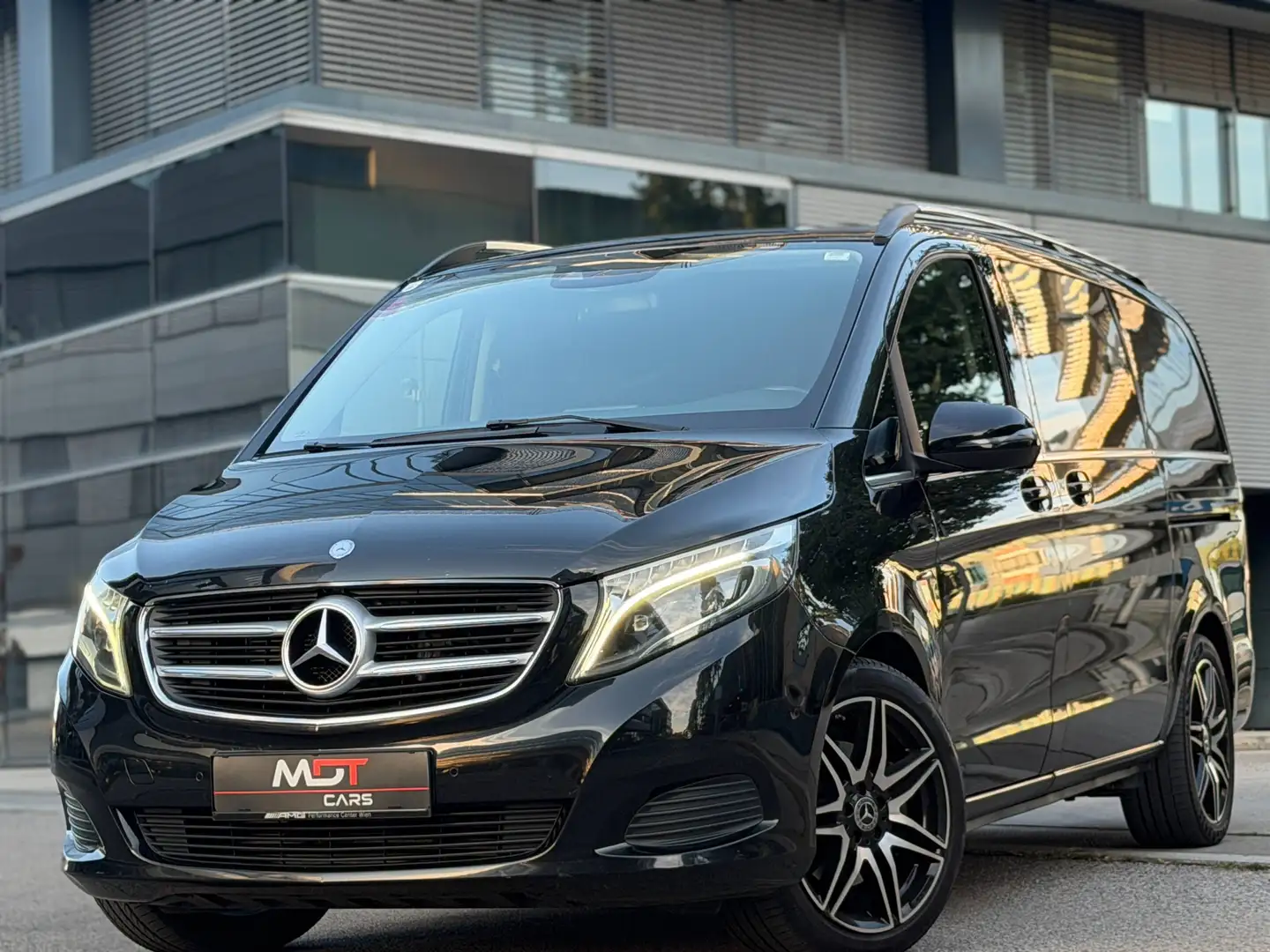 Mercedes-Benz V 250 250d AVANTGARDE 4MATIC lang Aut.|MwsT|AHK|CAM|SZHZG|TEMP Schwarz - 1