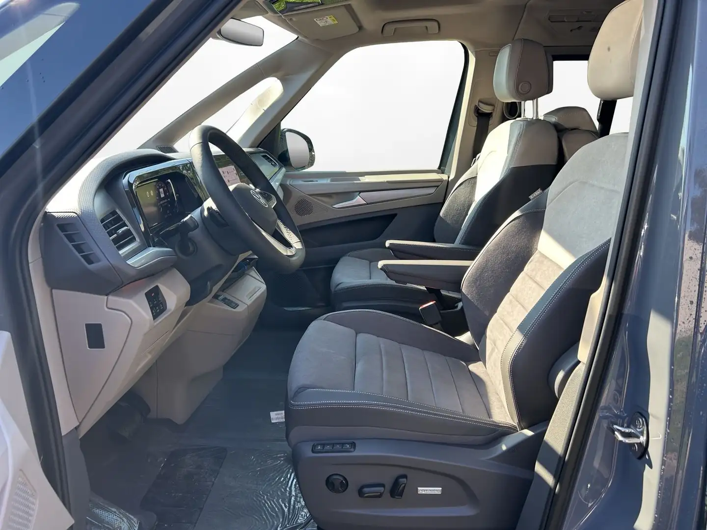 Volkswagen T7 Multivan T7 Multivan KÜ Edition 2.0 TDI PANO HUD IQ.LIGHT Grau - 2