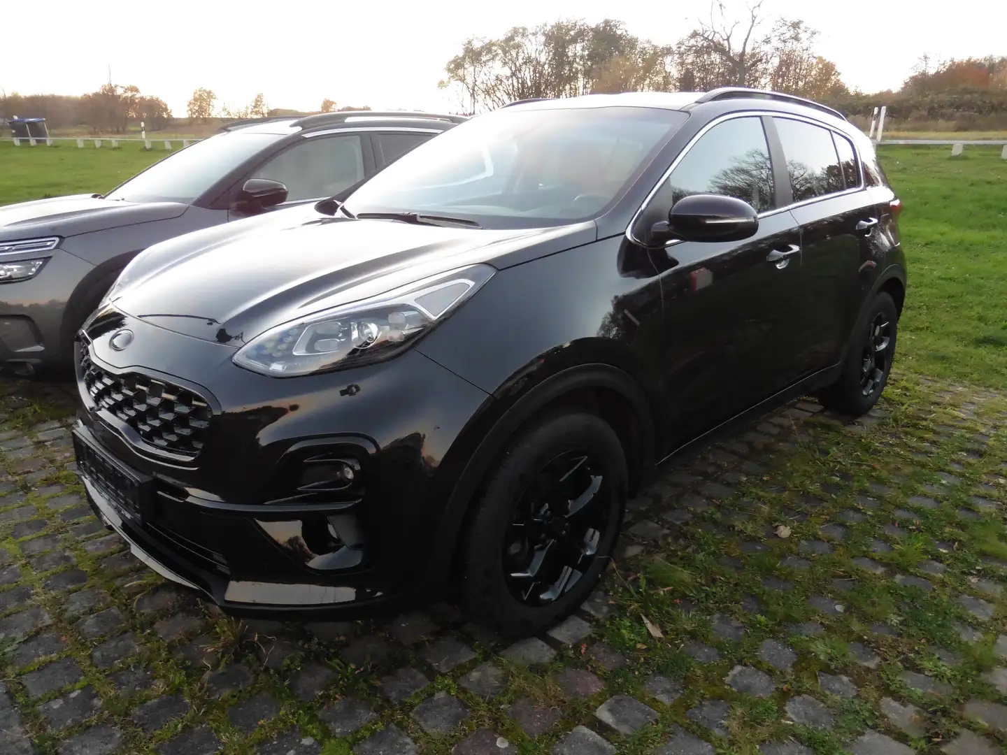 Kia Sportage Black Edition 2WD Schwarz - 1