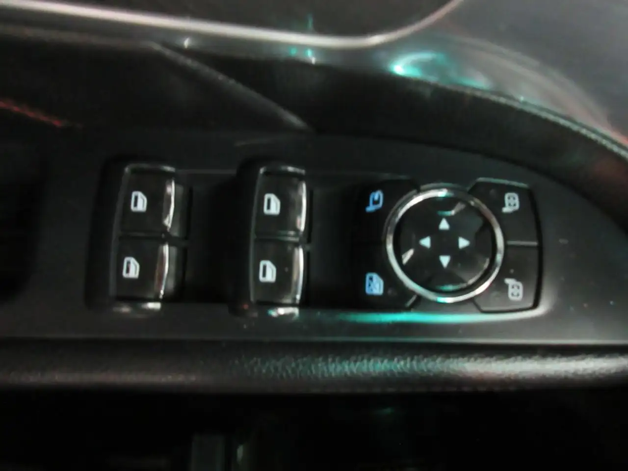 Ford Explorer photo Ford Explorer