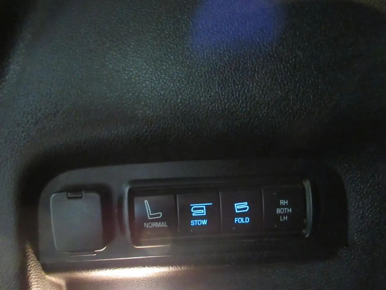 Ford Explorer photo Ford Explorer