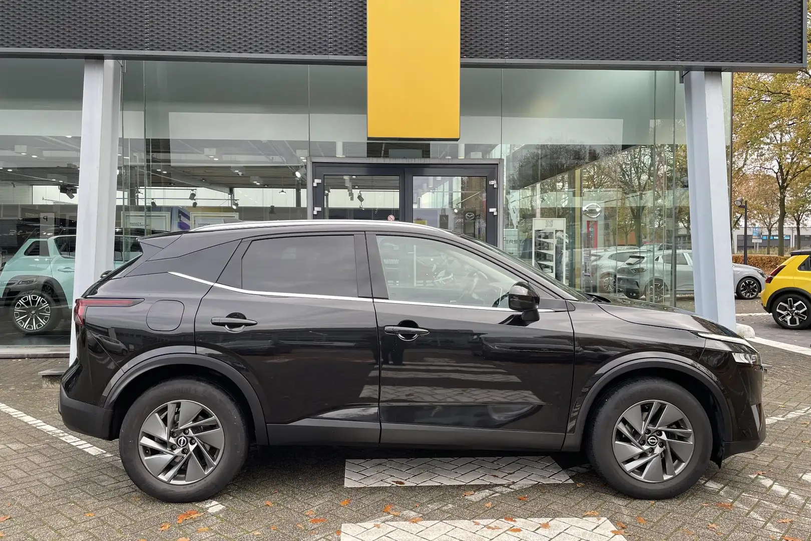 Nissan Qashqai 1.3 MHEV Acenta | CAMERA | PANODAK | DODEHOEK | CA Zwart - 2