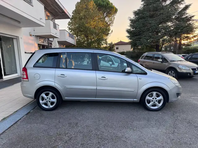 Opel Zafira view 7