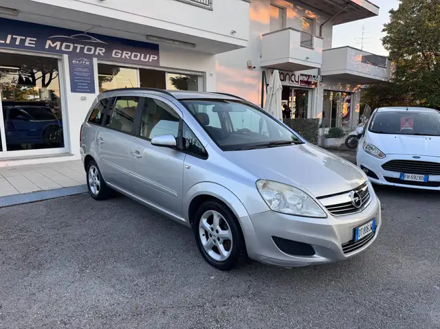 Opel Zafira view 8