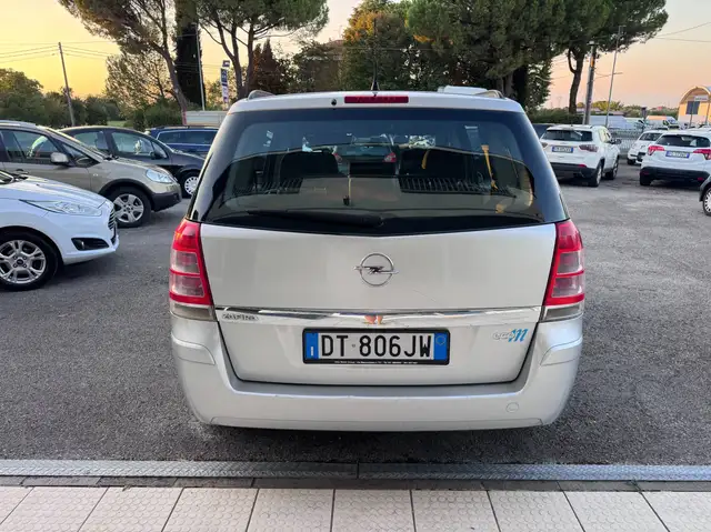 Opel Zafira view 5