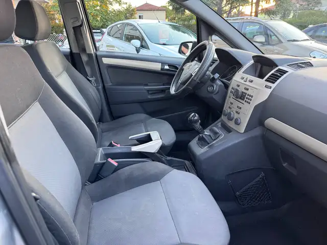 Opel Zafira view 9