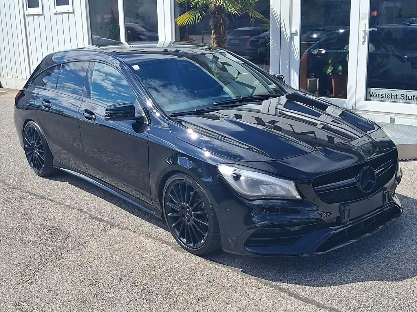 Mercedes-Benz CLA 200 CDI Shooting Brake Aut. *AMG* Schwarz - 2