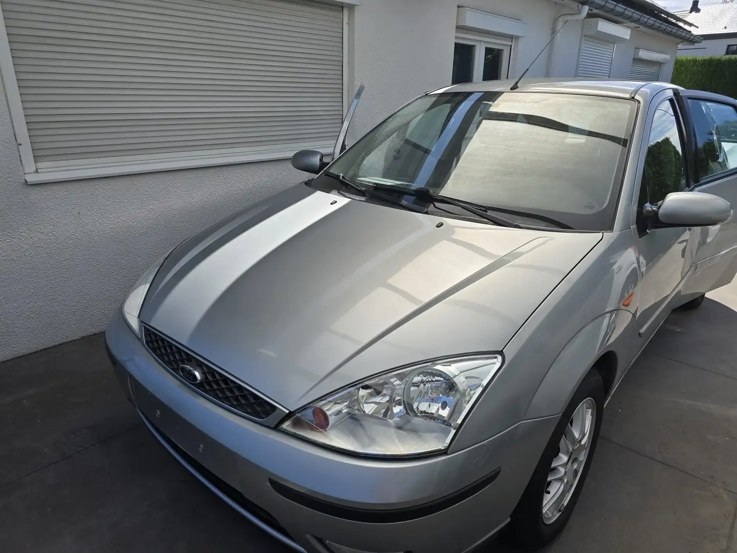 Ford Focus 1.6i SE 16v Ghia ChampionsLine Gris - 1