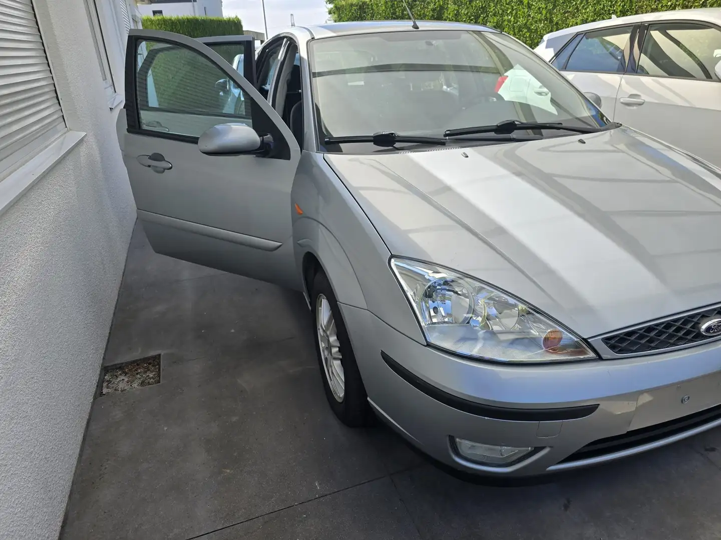 Ford Focus 1.6i SE 16v Ghia ChampionsLine Gris - 2