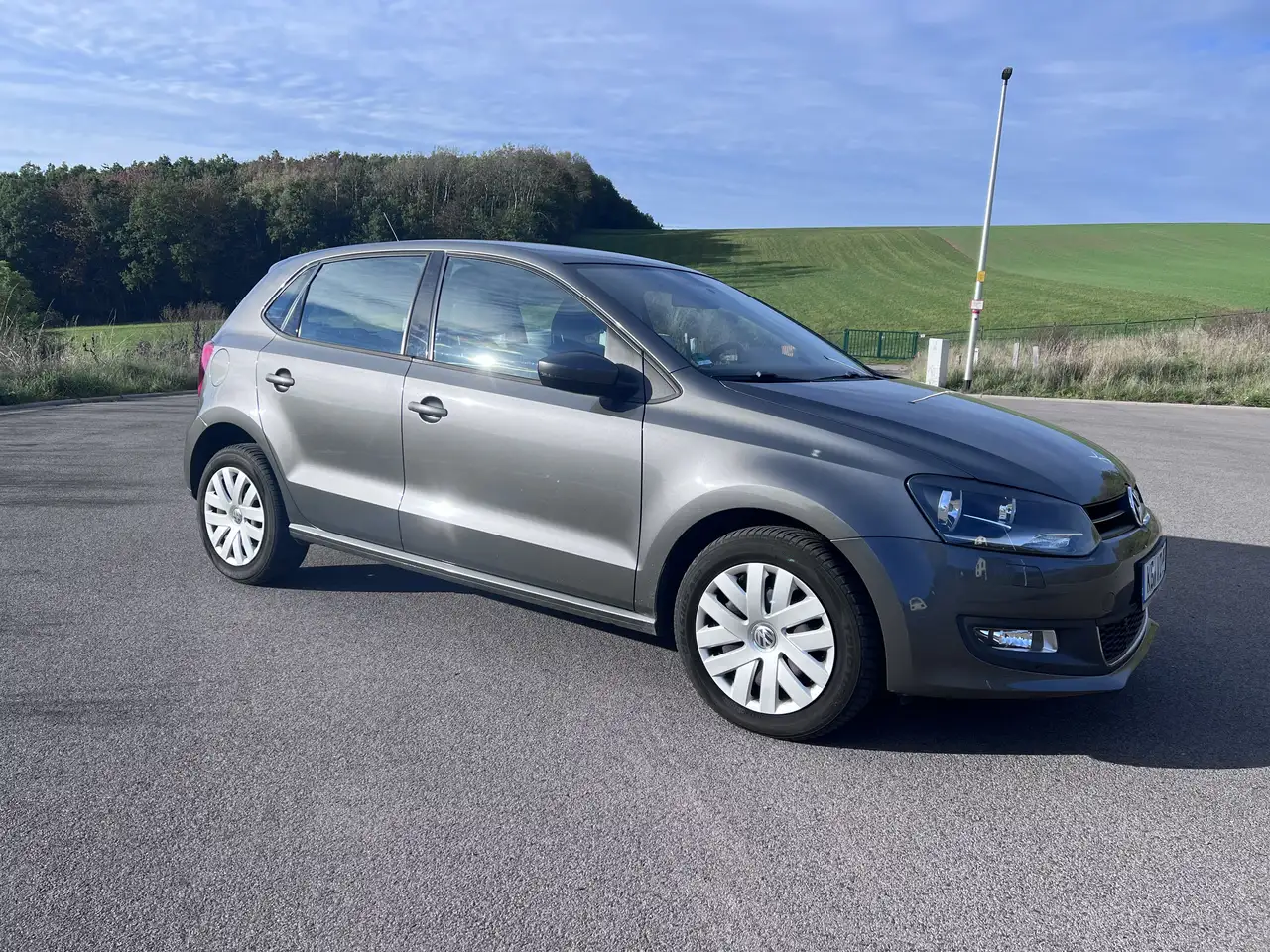 Volkswagen Polo Highline — photo 1 of 20