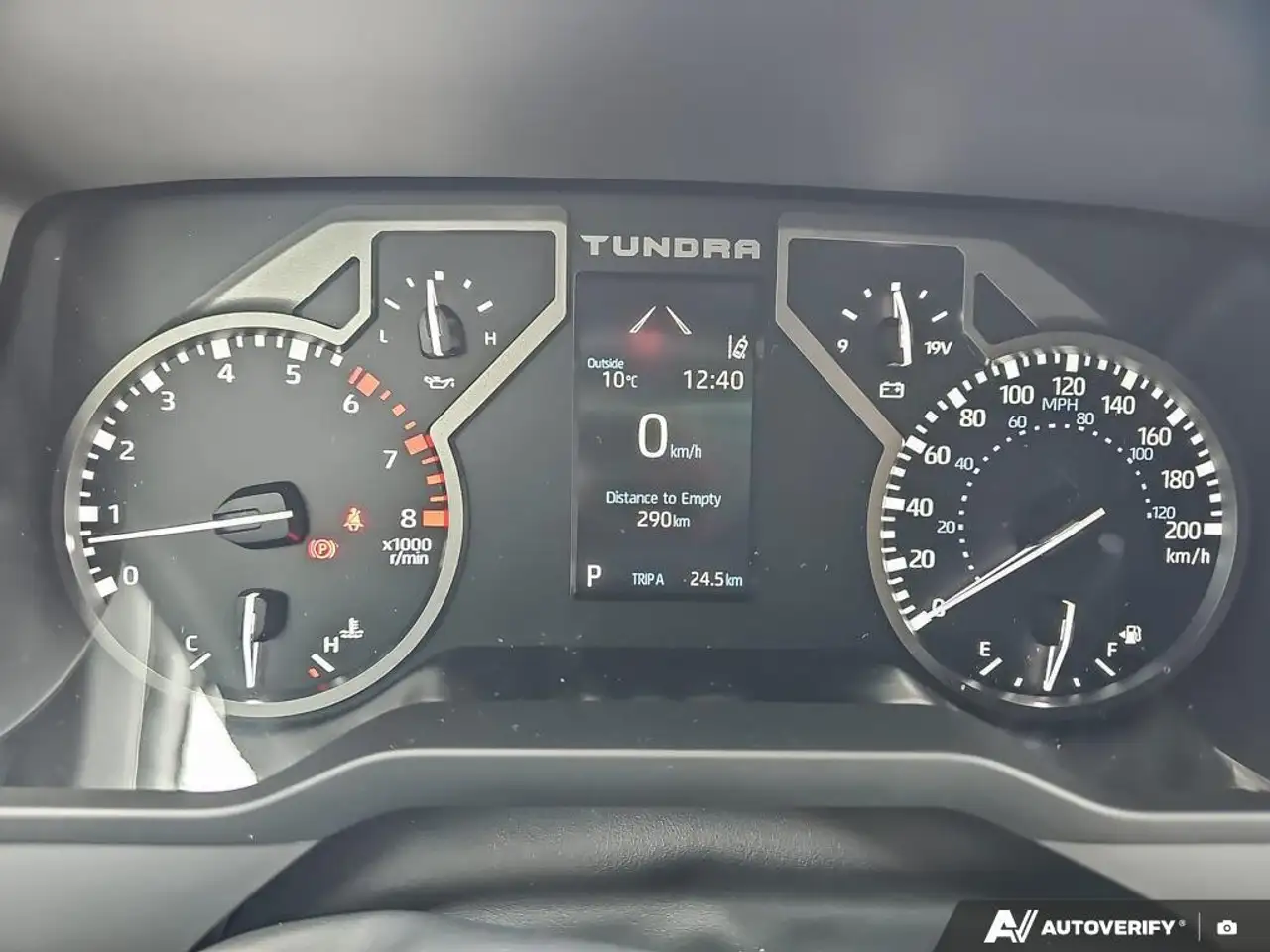 Toyota Tundra снимка Toyota Tundra