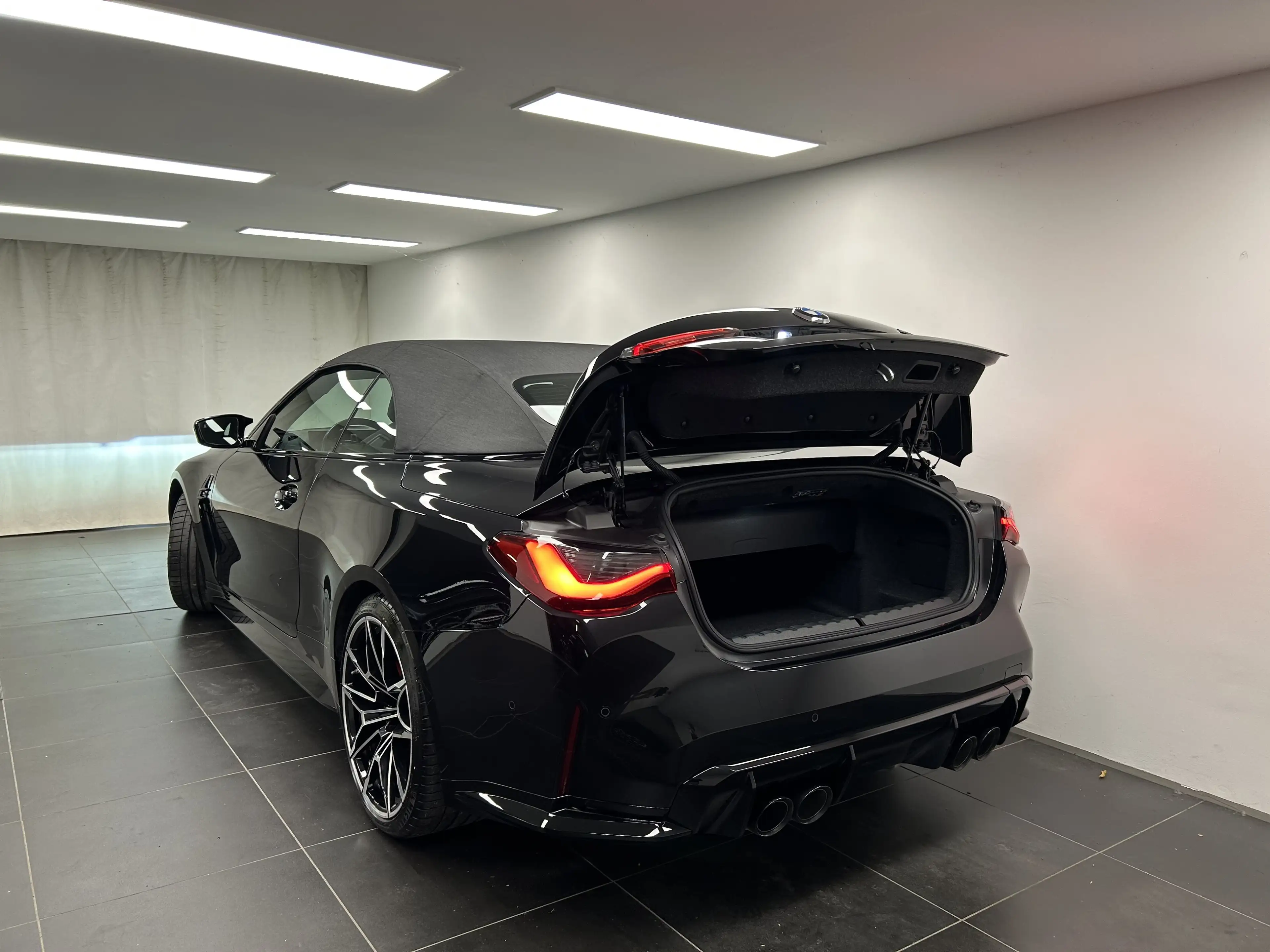 BMW M4 Competition M xDrive Cabrio — photo 11