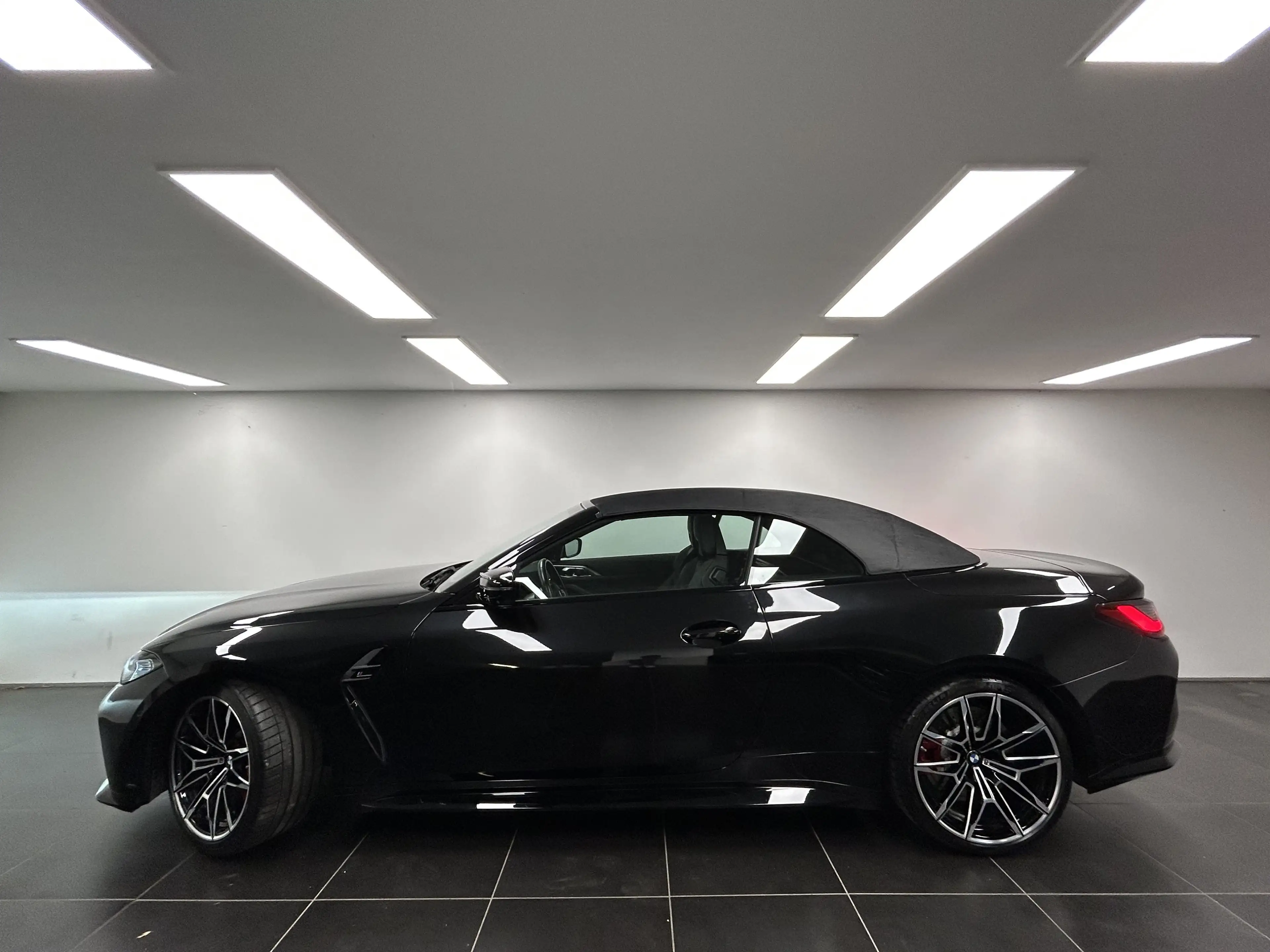 BMW M4 Competition M xDrive Cabrio — photo 2