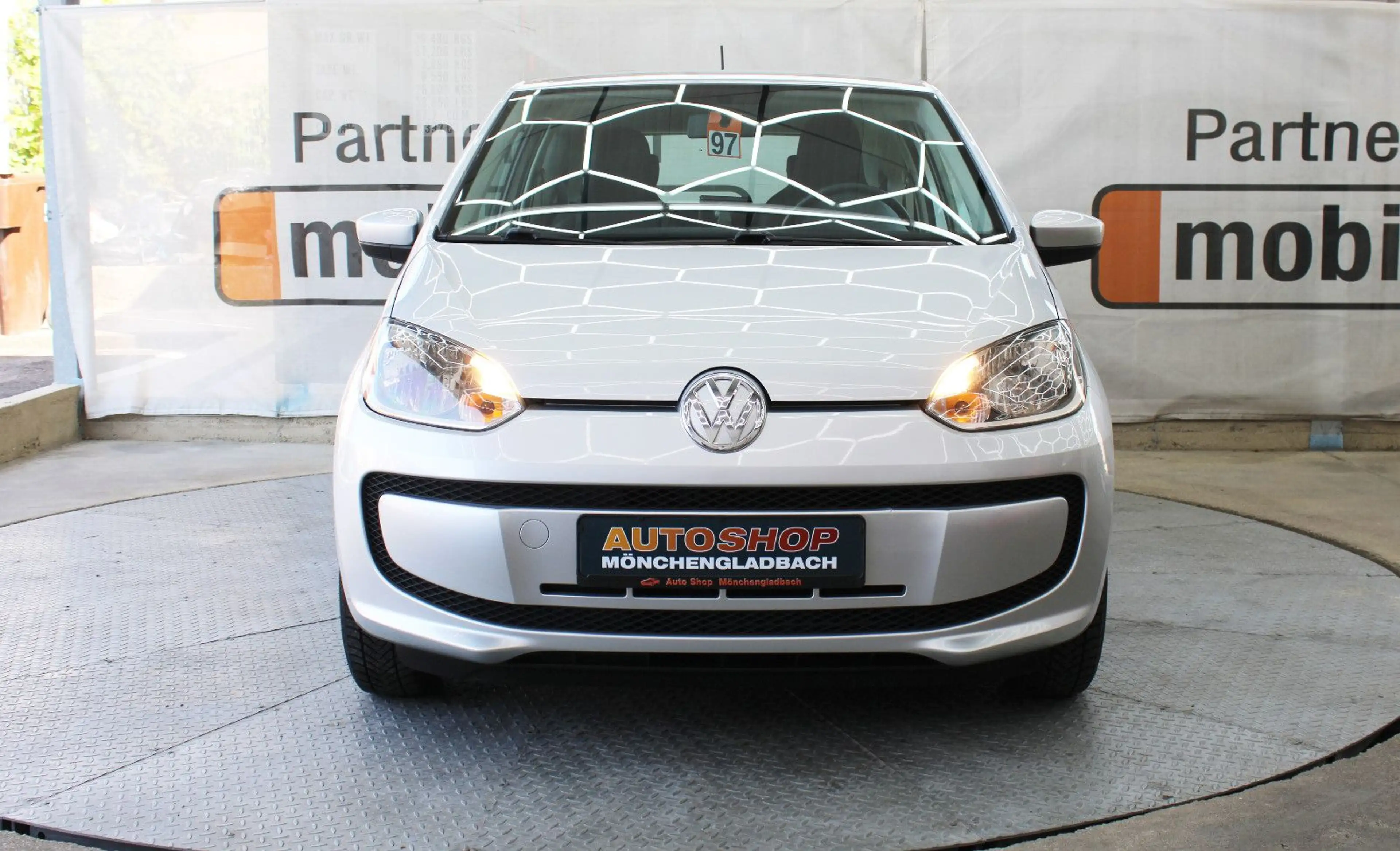 Volkswagen up! *TÜV&Inspektion Neu*Navi*Klima*Sound-Paket* — photo 6