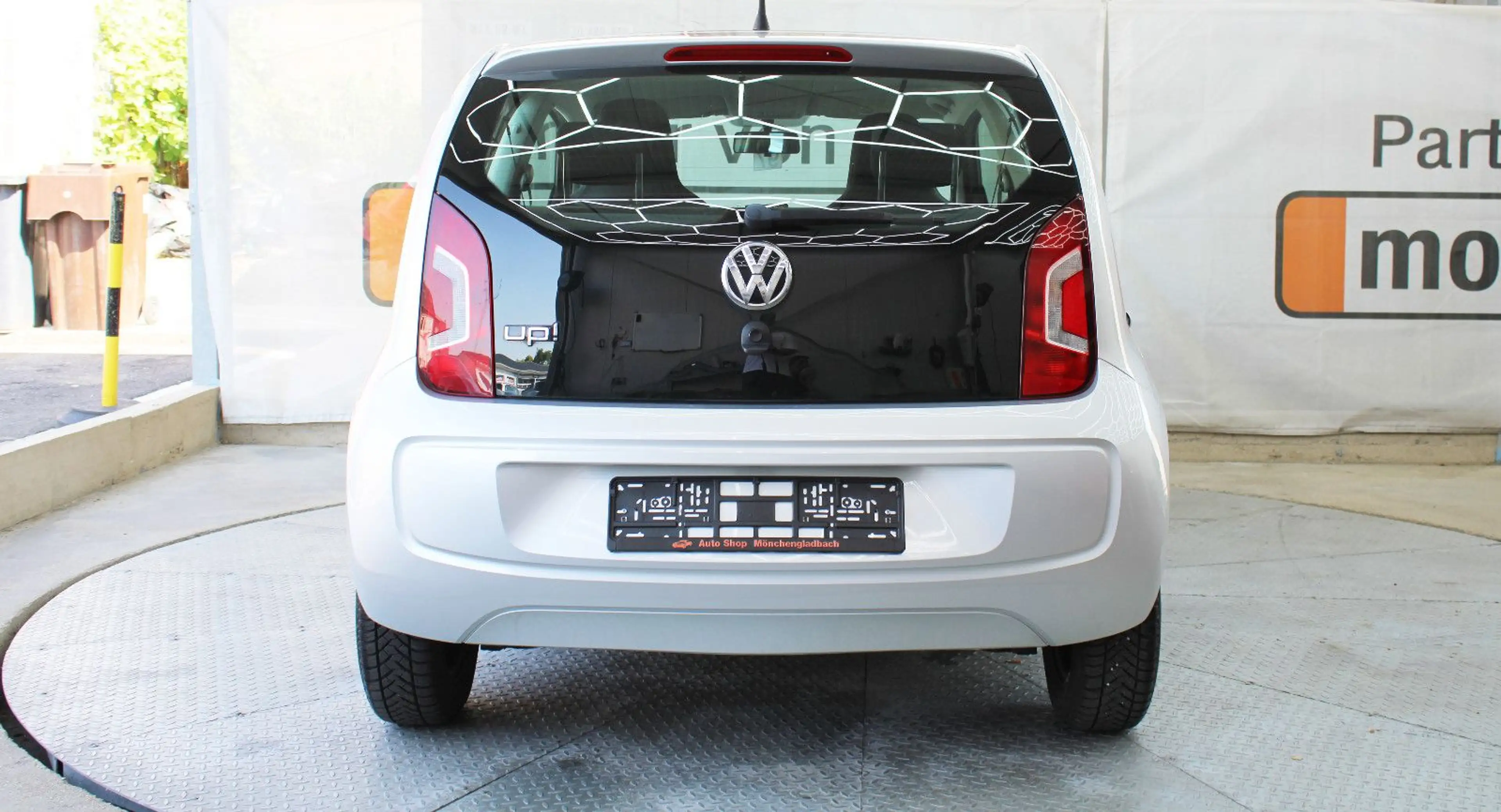 Volkswagen up! *TÜV&Inspektion Neu*Navi*Klima*Sound-Paket* — photo 4