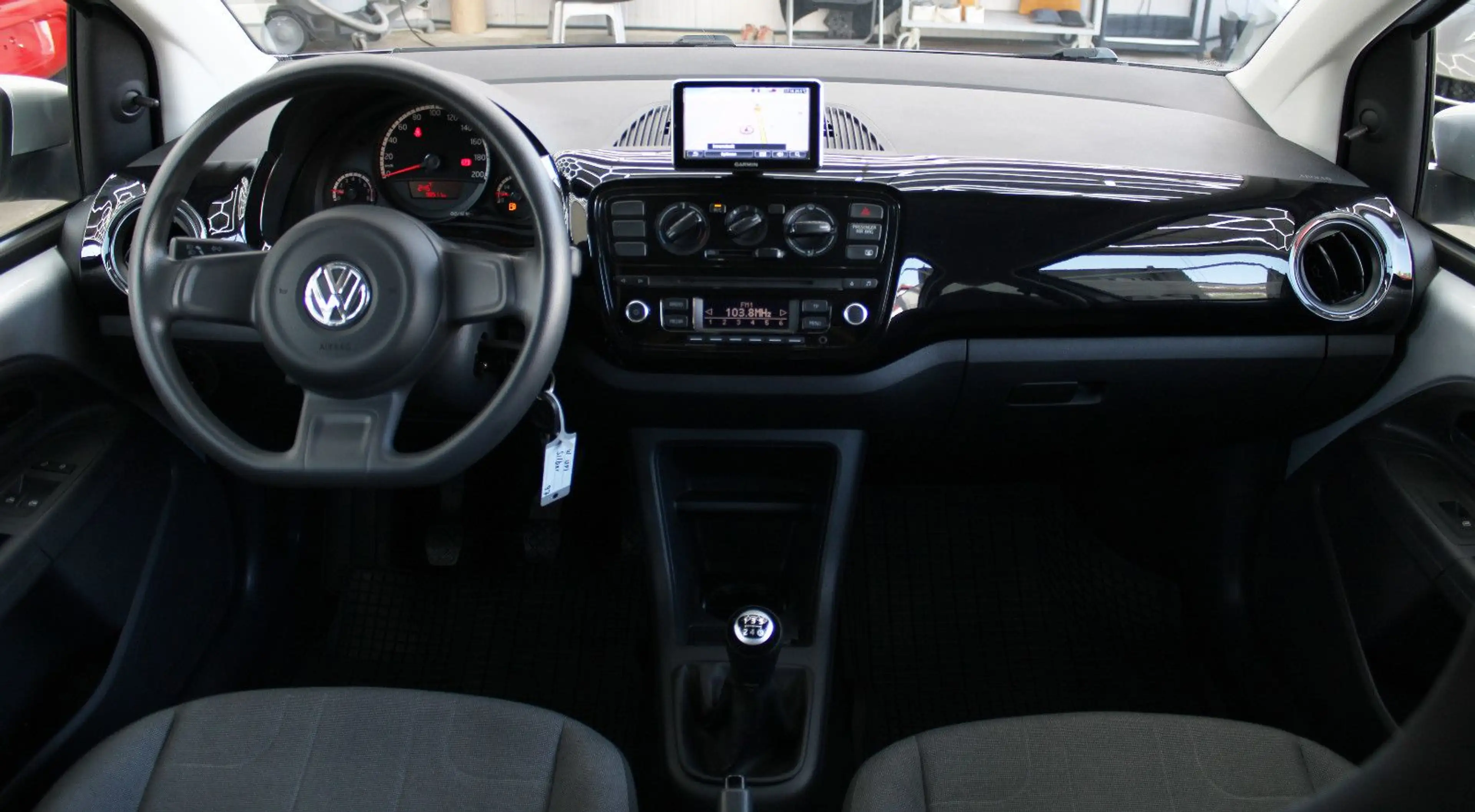 Volkswagen up! *TÜV&Inspektion Neu*Navi*Klima*Sound-Paket* — photo 12