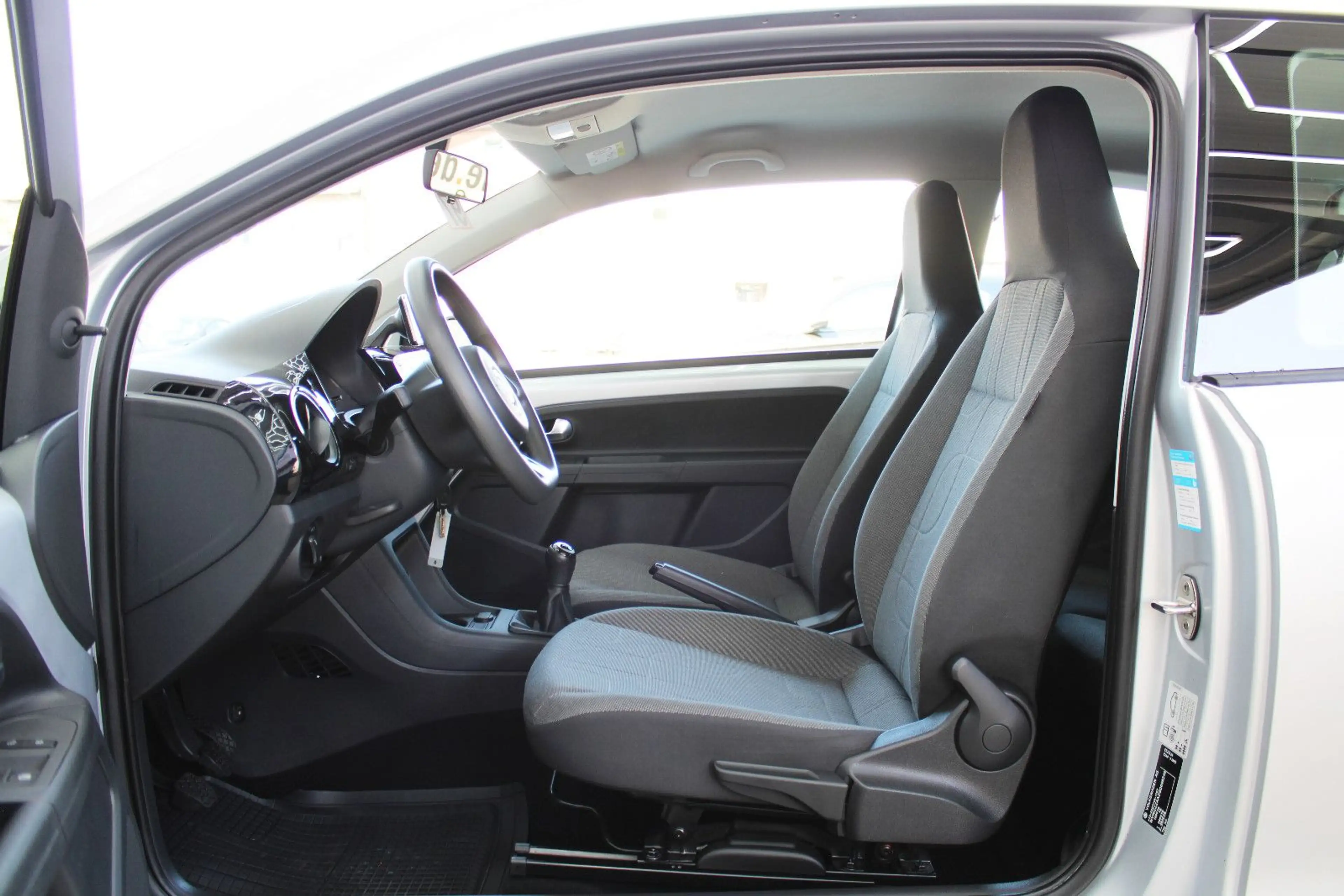 Volkswagen up! *TÜV&Inspektion Neu*Navi*Klima*Sound-Paket* — photo 7