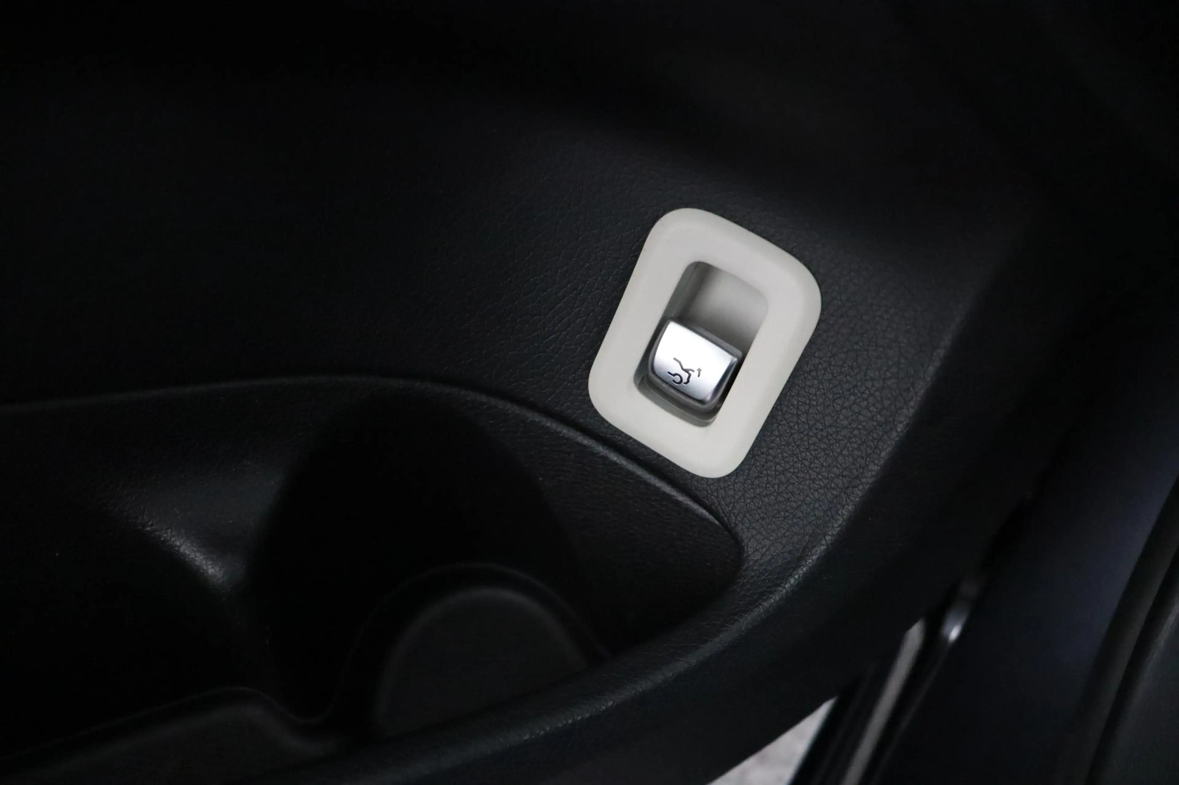 Mercedes-Benz C 400 4MATIC Prestige |Camera|Pano|Memory|Burmester — photo 44