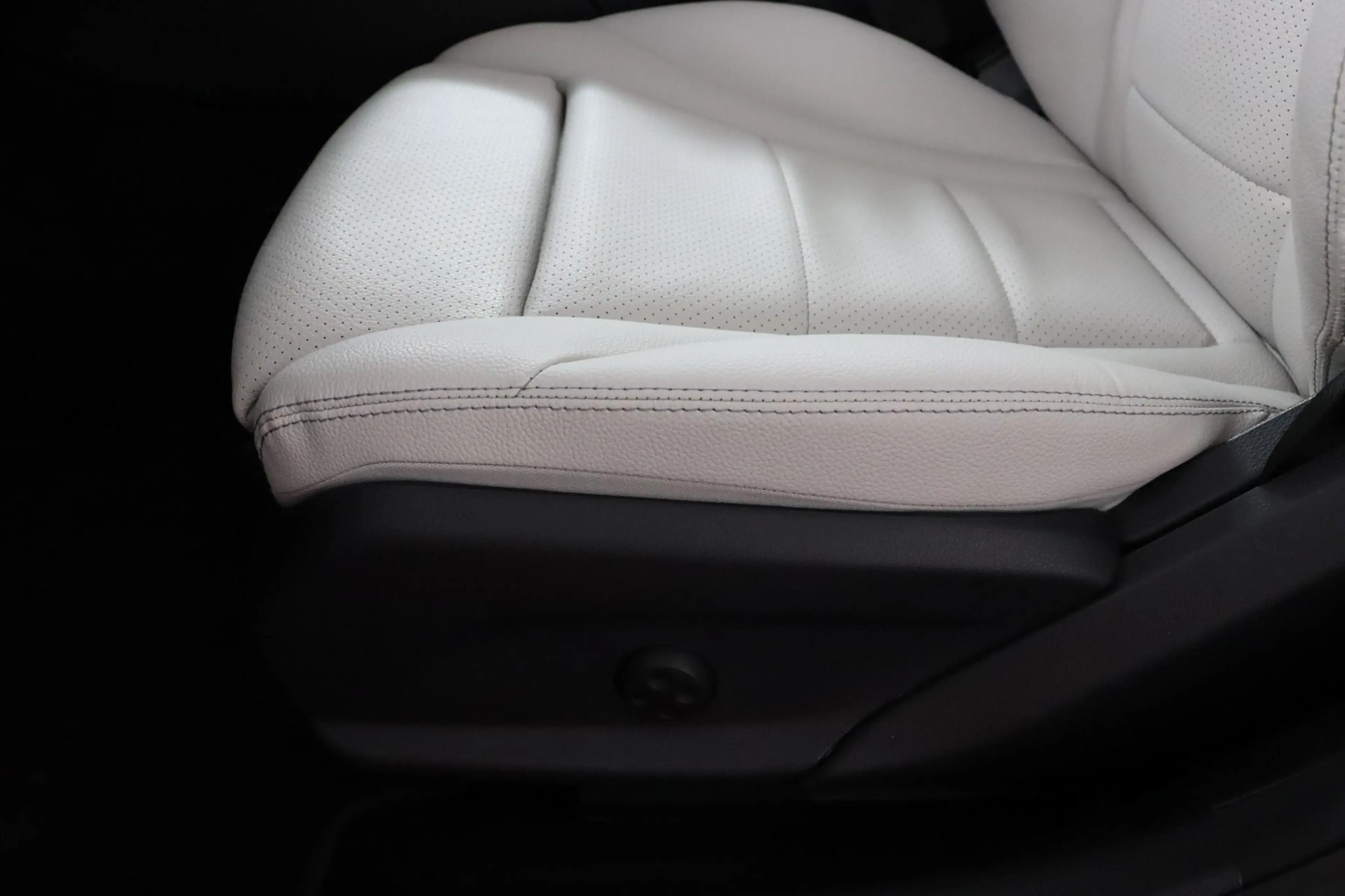 Mercedes-Benz C 400 4MATIC Prestige |Camera|Pano|Memory|Burmester — photo 36