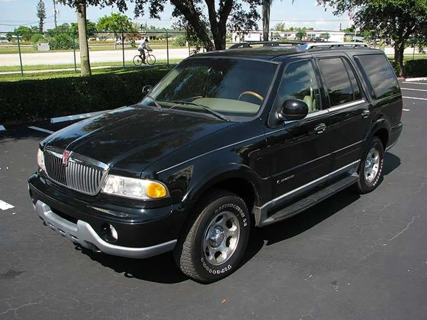 Lincoln Navigator Schwarz - 1