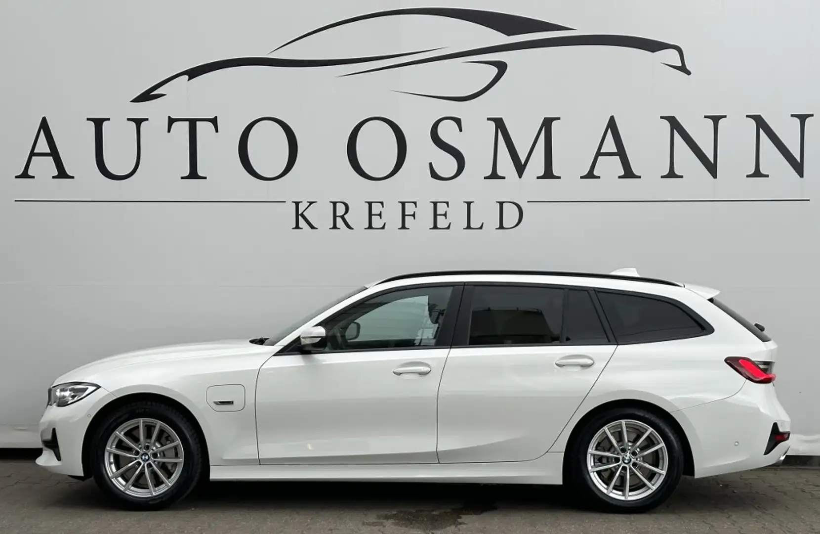 BMW 330 e Touring Aut. Advant Kamera ACC Keyless-GO Alb - 2