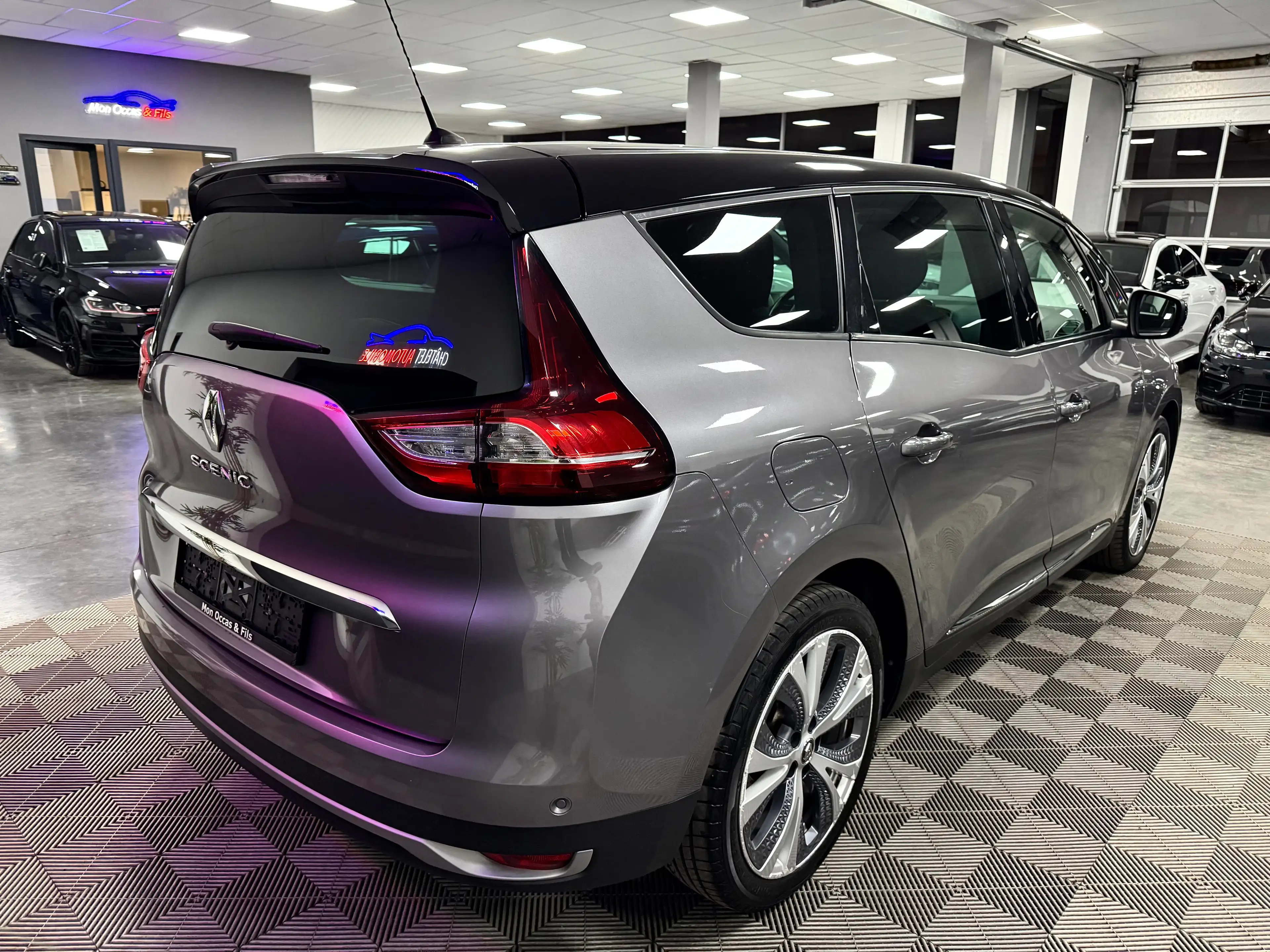 Renault Scenic Scenic 1.7 Dci 7 places Automatique état neuf Garantie 12 mois — photo 7