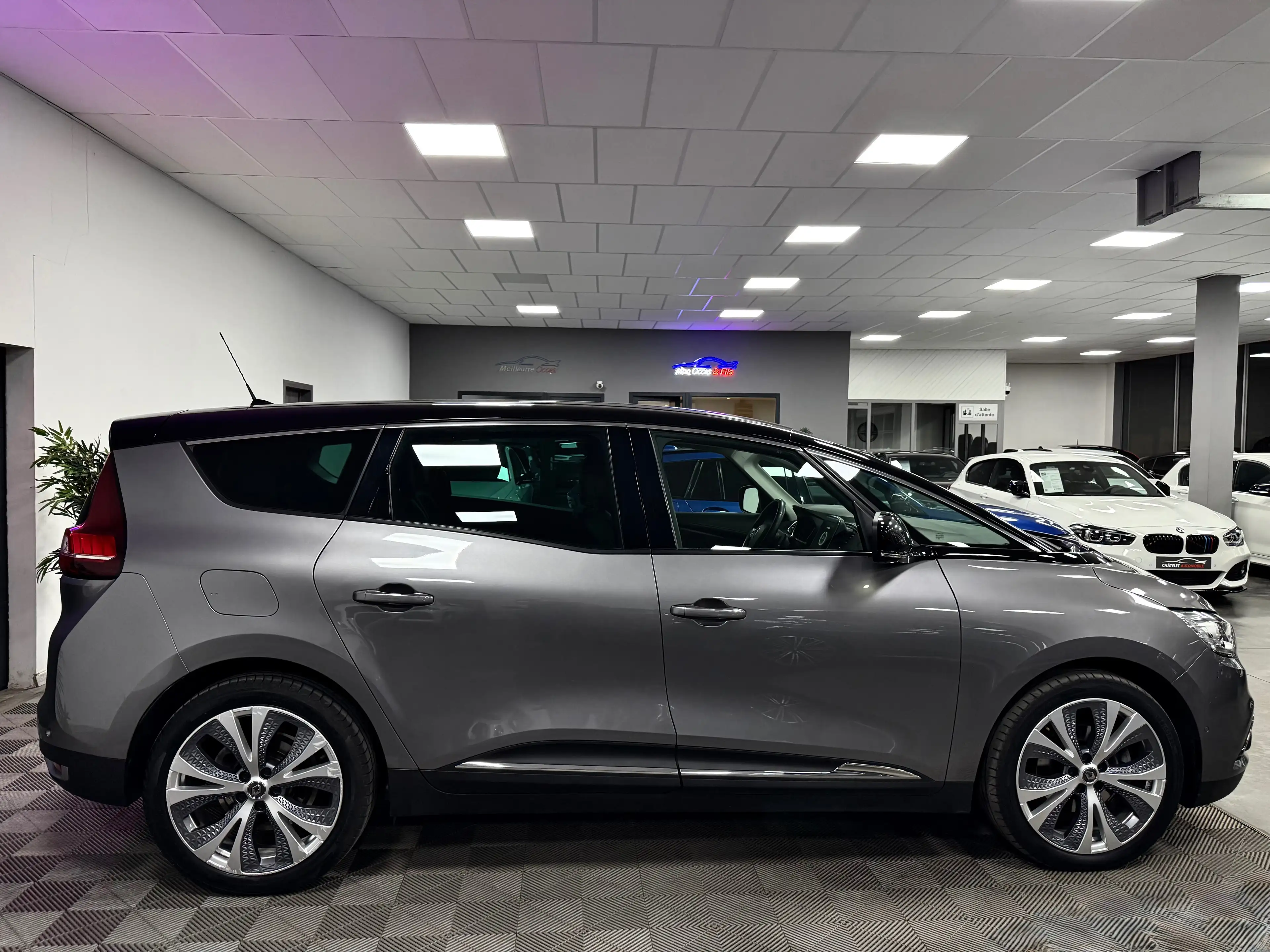 Renault Scenic Scenic 1.7 Dci 7 places Automatique état neuf Garantie 12 mois — photo 6