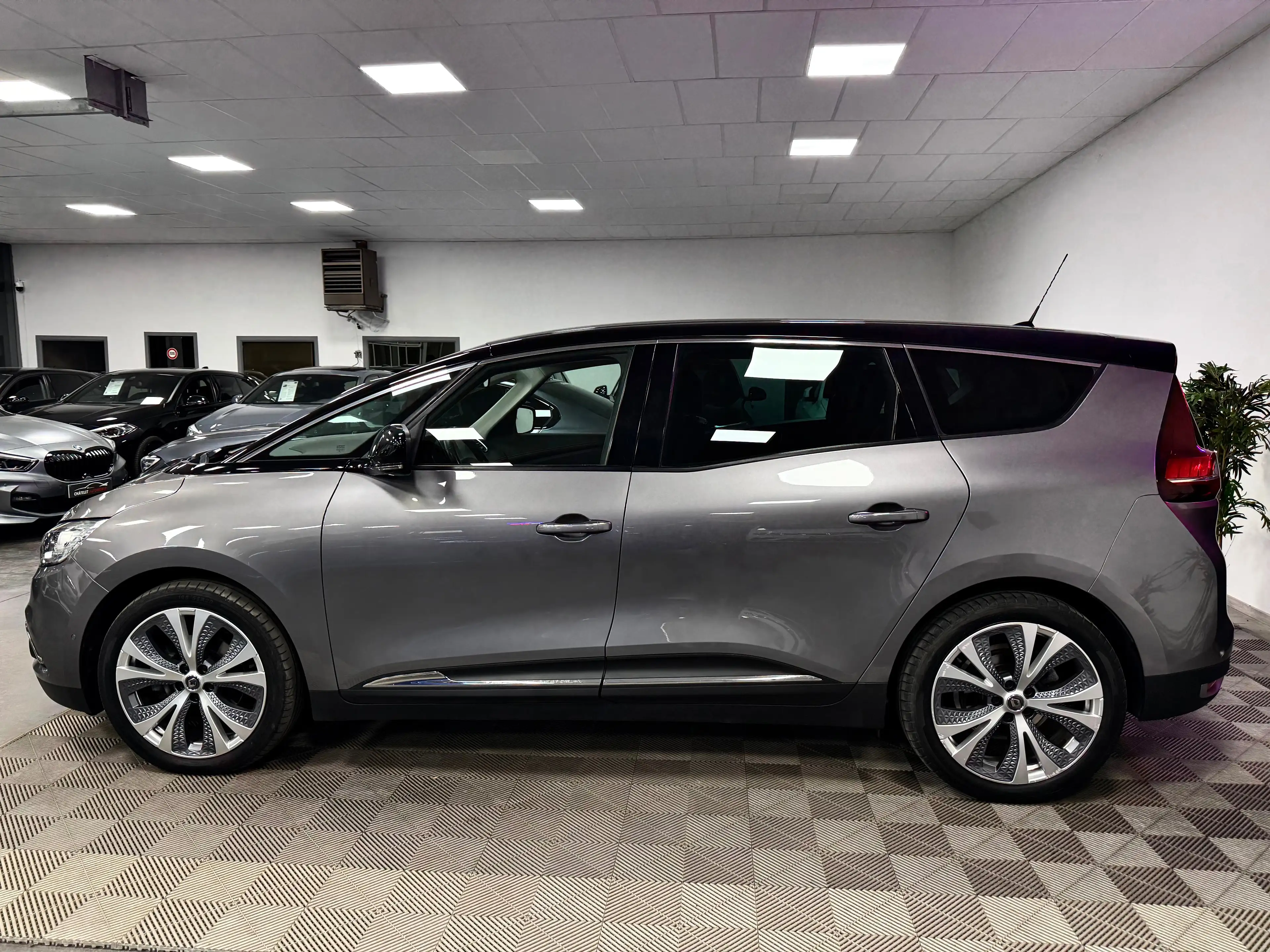 Renault Scenic Scenic 1.7 Dci 7 places Automatique état neuf Garantie 12 mois — photo 5