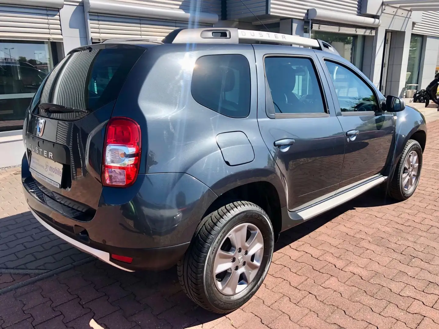 Dacia Duster I Prestige 4x2/Navi/Leder/Sitzhz. Grau - 2