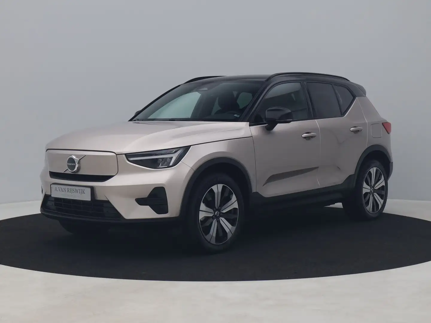 Volvo XC40 Recharge Core 70 kWh | CAMERA Grijs - 1