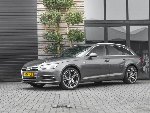 Audi A4 Avant 2.0 TDI Sport S Line Navi Trekhaak 19 inch v