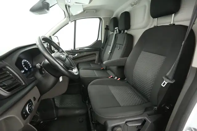 Ford Transit Custom view 9