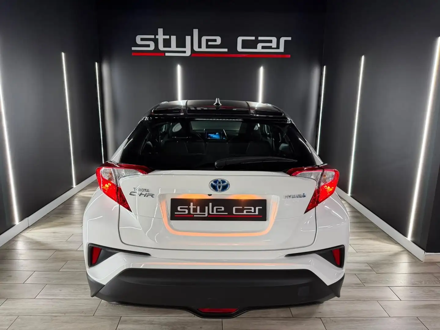 Toyota C-HR CHR 1.8 125H Active Blanco - 2